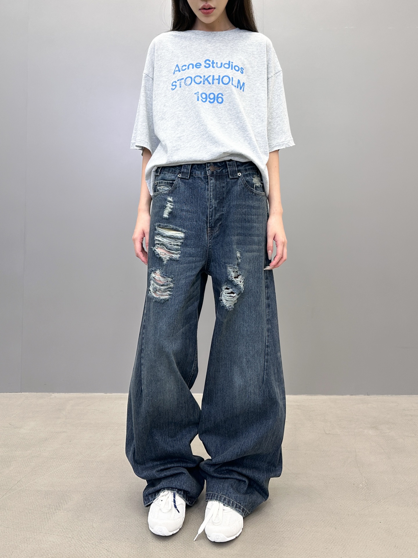 NO:427518,Paris ｜ New style jeans, laundry and water ripping technology, classic pants, imported denim, same style for men and women, size sml, jeans, alexander wang19860909巴黎 ｜ 新款牛仔裤,成衣洗水吊磨破洞工艺,经典裤型,进口牛仔布,男女同款,尺码sml,,jeans,alexander wang,Women's clothing