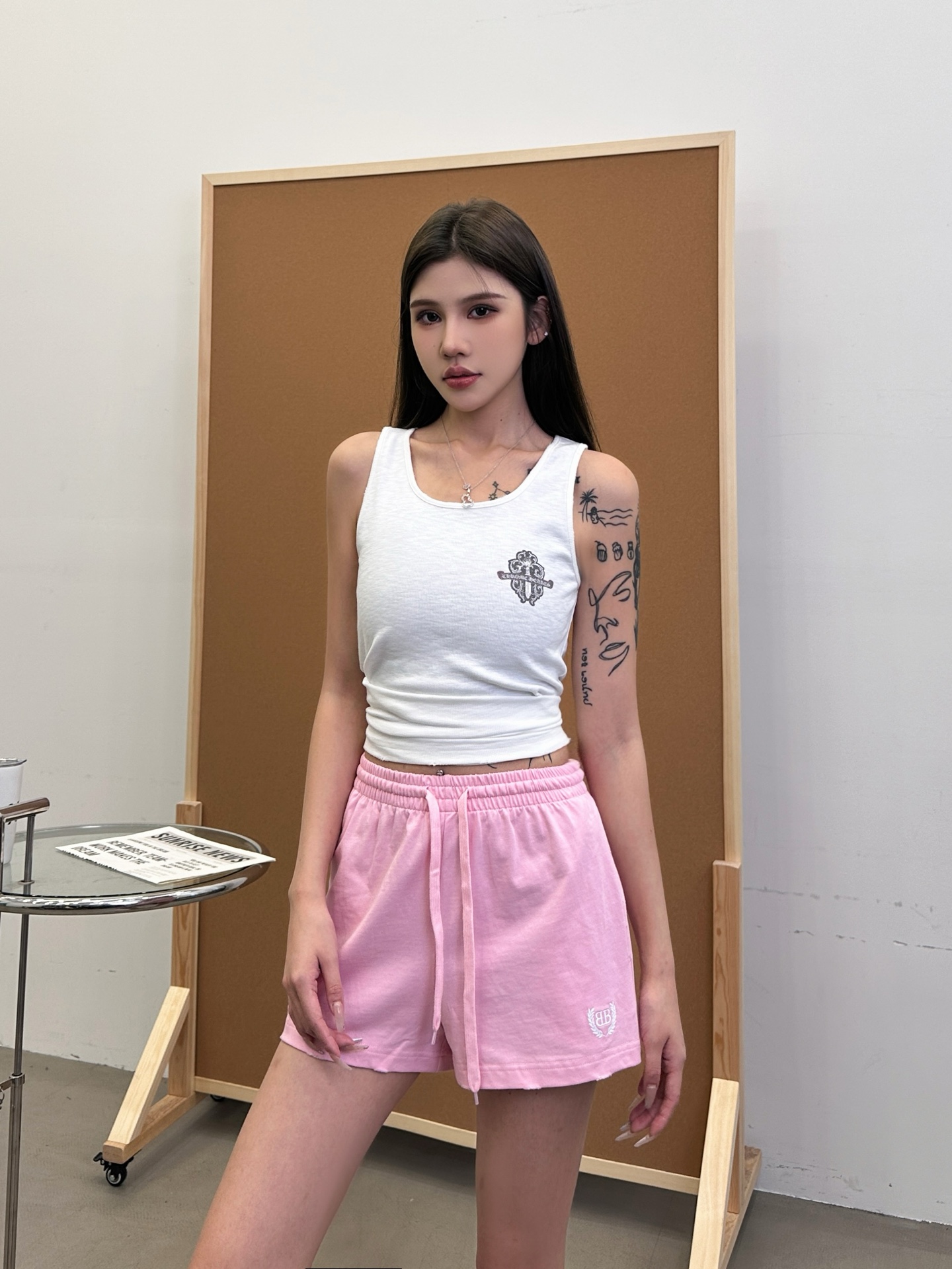 NO:428355,Paris ｜ New shorts, laundry washing and water grinding technology plus classic embroidery mark, ultra-thin imported high-density cotton fabric, size sml, shorts, alexander wang19860909巴黎 ｜ 新款短裤,成衣洗水吊磨工艺加经典刺绣标,超薄进口高密棉面料,尺码sml,,shorts,alexander wang,Women's clothing