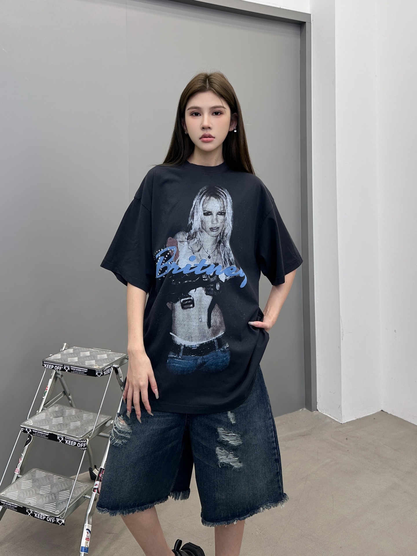 NO:431123,Paris ｜ New Britney series short-sleeved, ready-to-wear washing and washing diamond digital direct injection technology, same style for men and women, size sml, T-shirt, alexander wang19860909巴黎 ｜ 新款布兰妮系列短袖,成衣洗水烫钻数码直喷工艺,男女同款,尺码sml,,T-shirt,alexander wang,Women's clothing