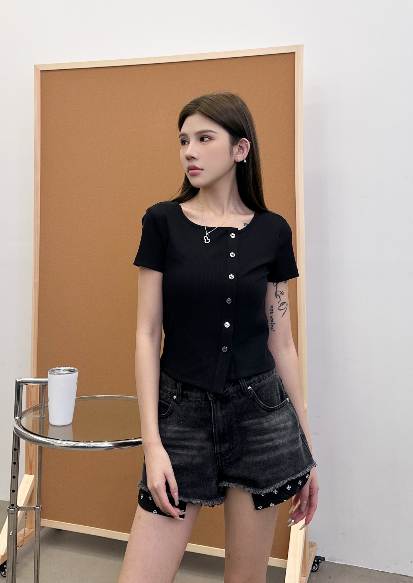 NO:431108,Croxin | New denim shorts, laundry washing and burr craftsmanship, grey cloth printed pocket cloth, size sml, chrome hearts, shorts, alexander wang19860909克罗心 ｜ 新款牛仔短裤,成衣洗水磨毛边工艺,坯布印花口袋布,尺码sml,,chrome hearts,shorts,alexander wang,Women's clothing