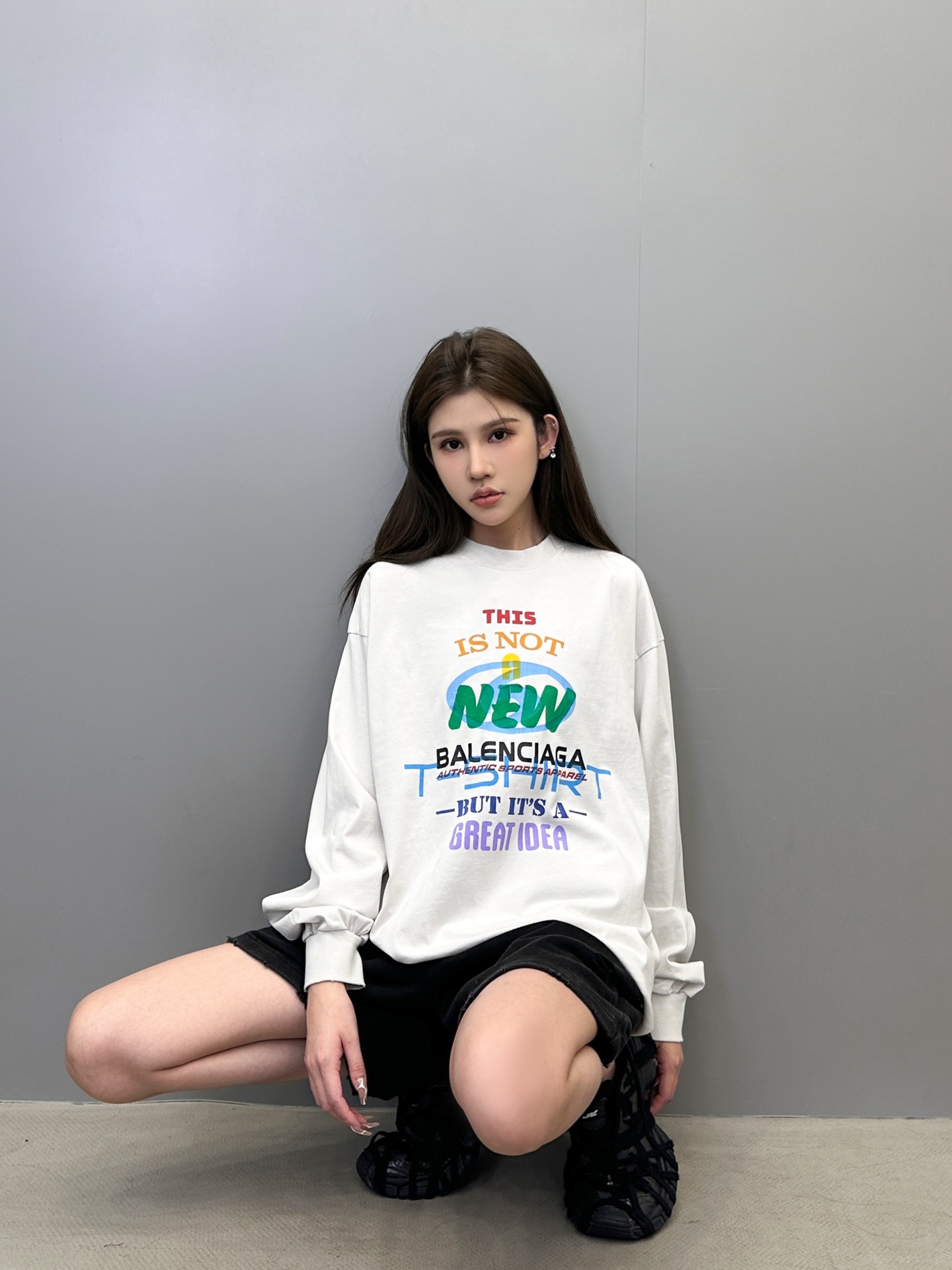 NO:435546,Paris ｜ New long-sleeved T, laundry washing watermark hanging hole process, multi-layer superimposed printing, same style for men and women, size sml, alexander wang19860909巴黎 ｜ 新款长袖t,成衣洗水印花吊磨破洞工艺,多层次叠加印花,男女同款,尺码sml,,alexander wang,Women's clothing