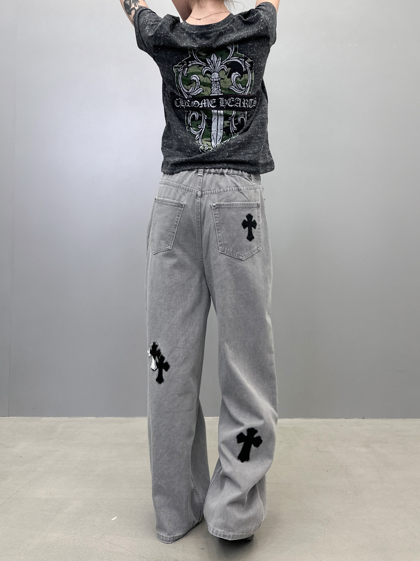 克罗心 ｜ 新款牛仔裤，成衣洗水吊磨工艺加手工车马毛十字标，尺码sml