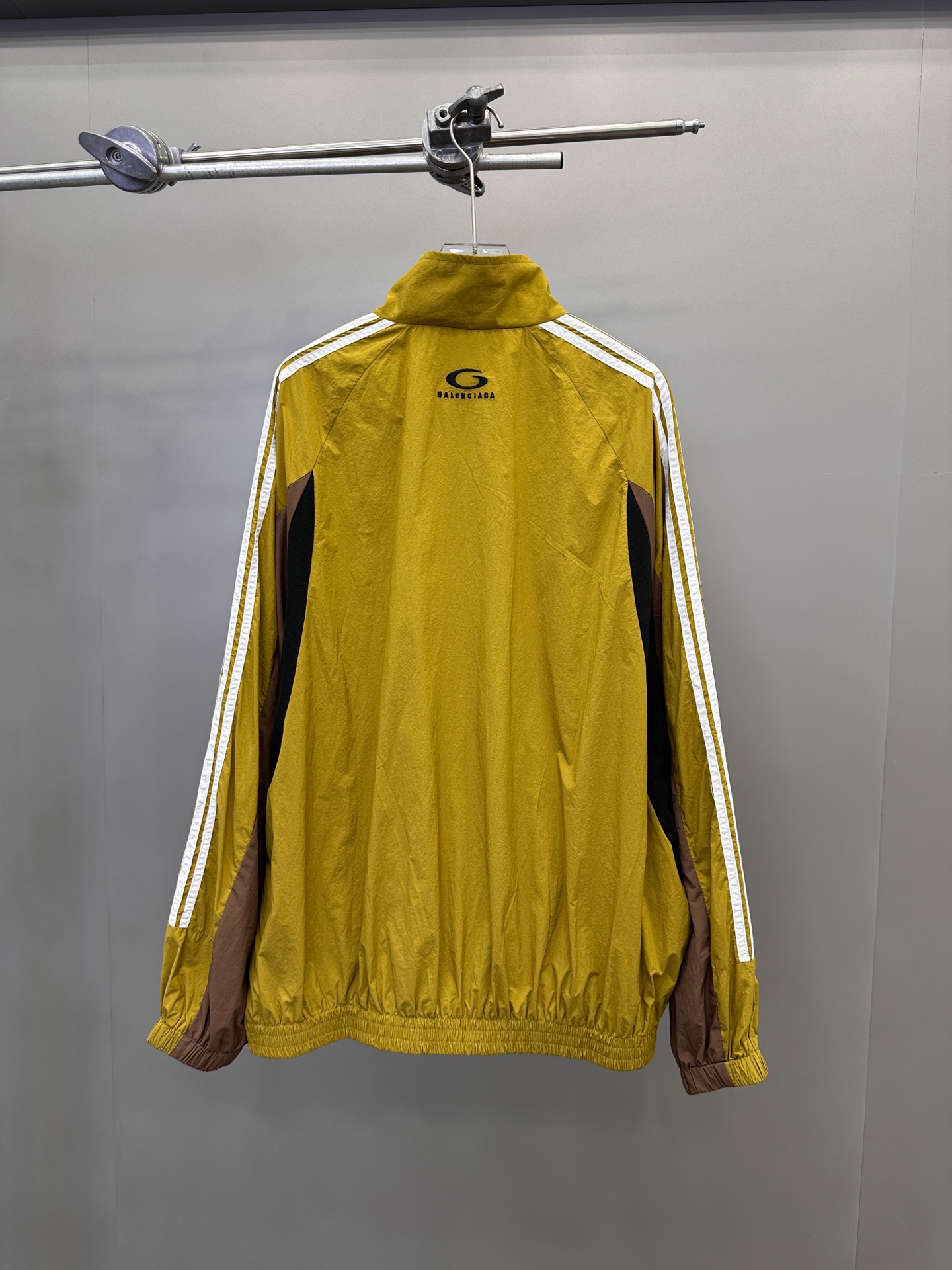 巴黎 ｜ 新款休闲上衣，经典刺绣标，手工车侧杠工艺，复杂拼接撞色结构，男女同款，尺码sml