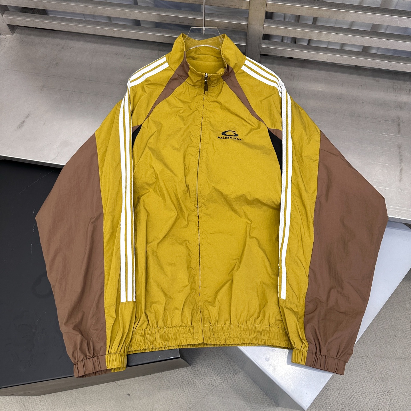 巴黎 ｜ 新款休闲上衣，经典刺绣标，手工车侧杠工艺，复杂拼接撞色结构，男女同款，尺码sml