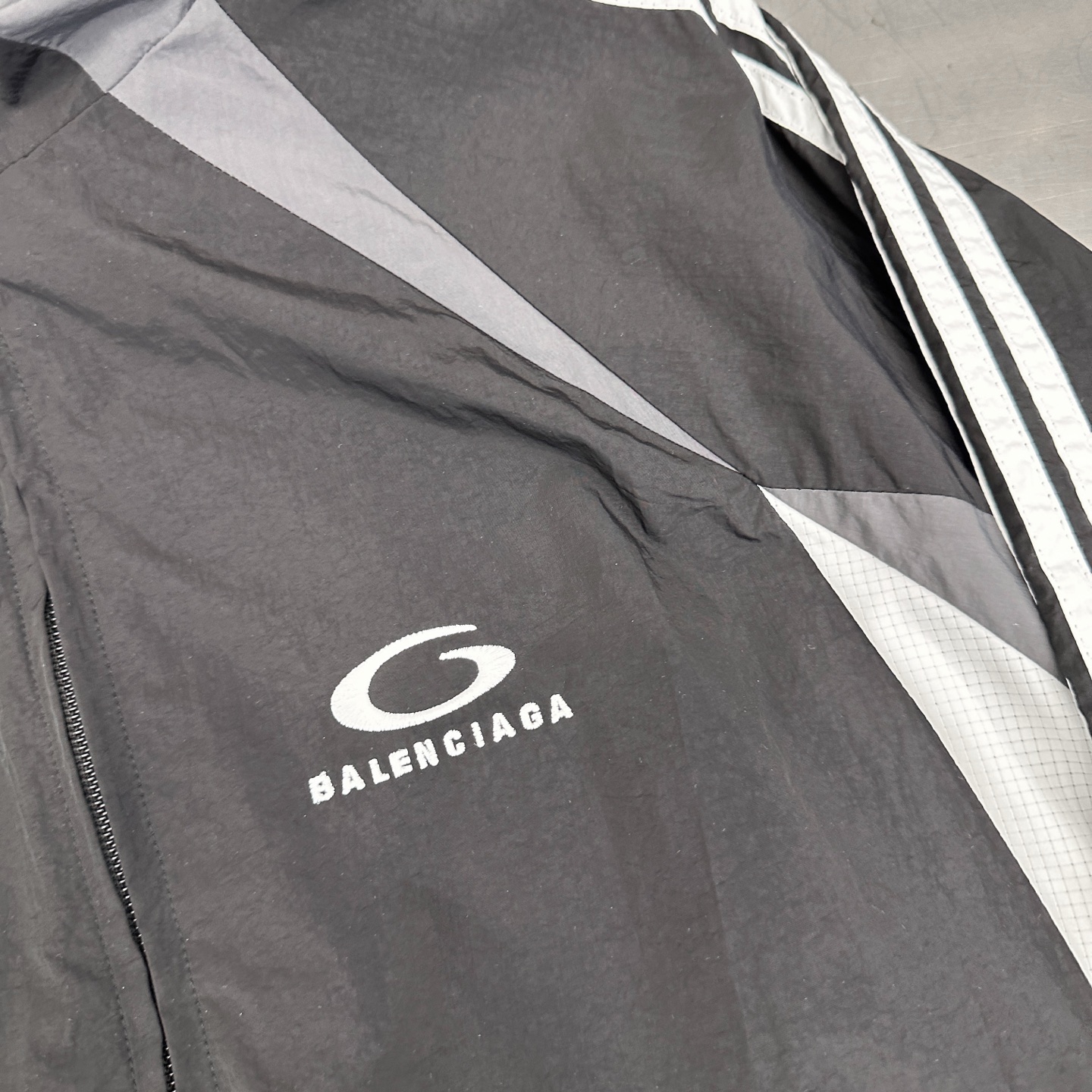 巴黎 ｜ 新款休闲上衣，经典刺绣标，手工车侧杠工艺，复杂拼接撞色结构，男女同款，尺码sml