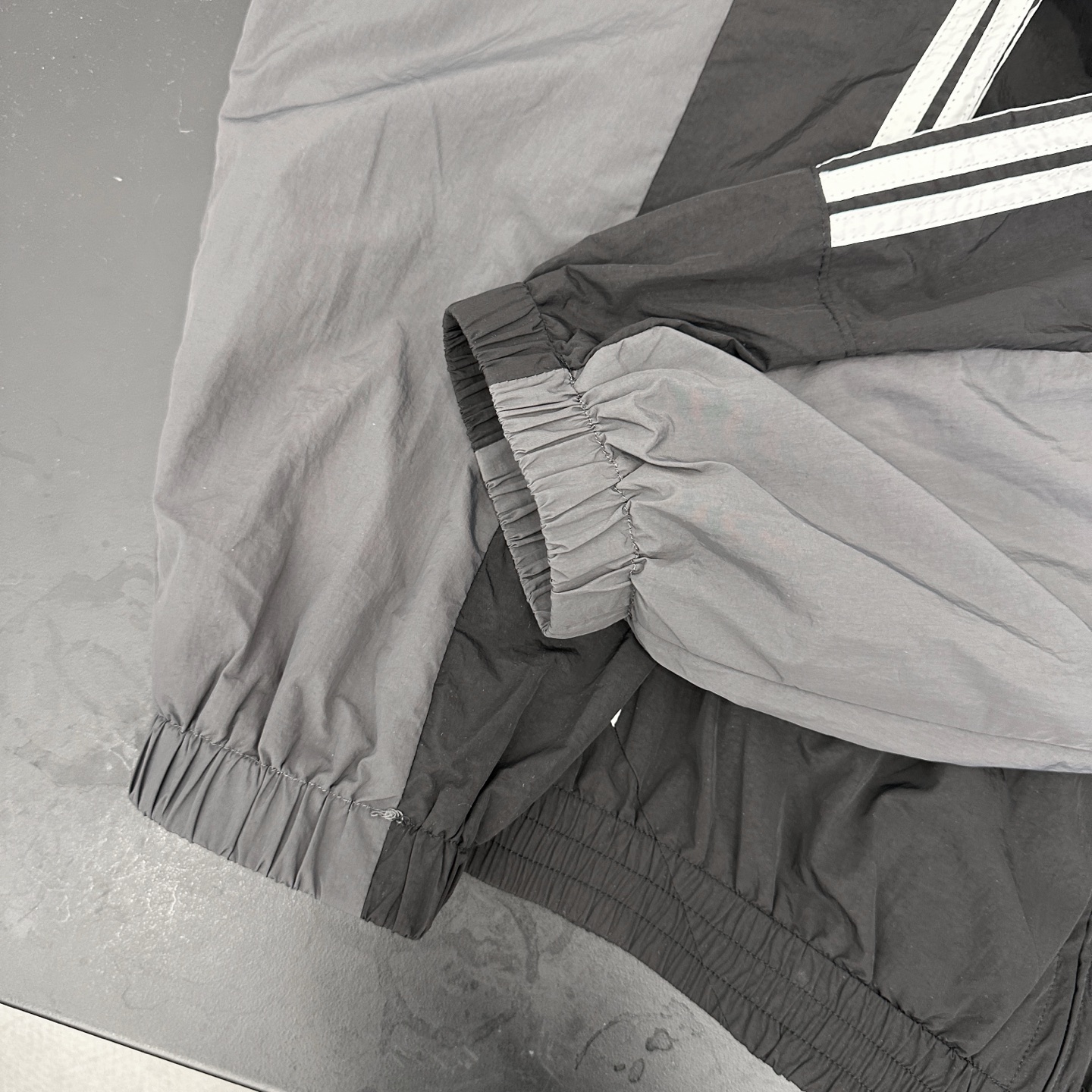 巴黎 ｜ 新款休闲上衣，经典刺绣标，手工车侧杠工艺，复杂拼接撞色结构，男女同款，尺码sml