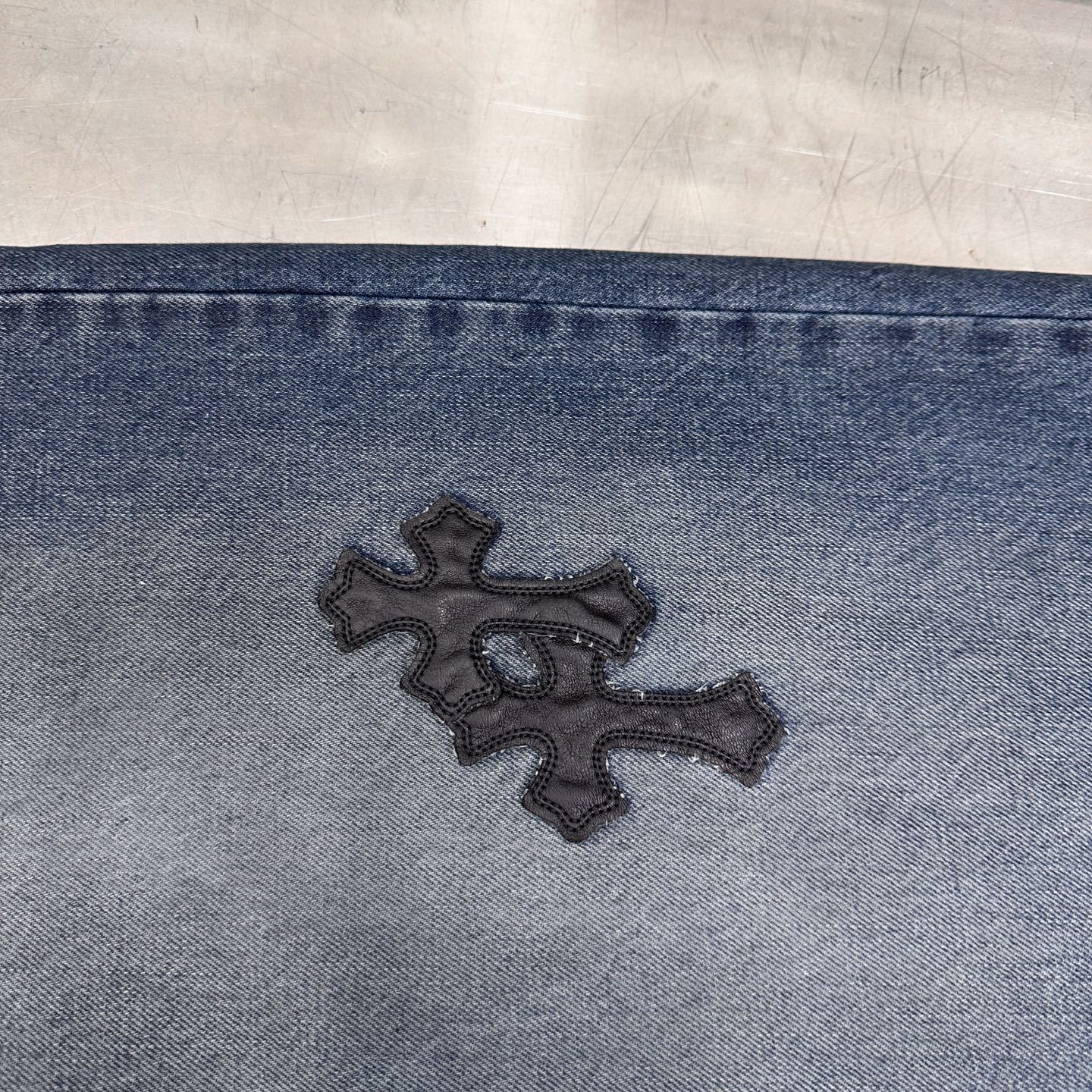 克罗心 ｜ 新款牛仔裤，成衣洗水吊磨工艺加手工车十字标，男女同款，尺码sml