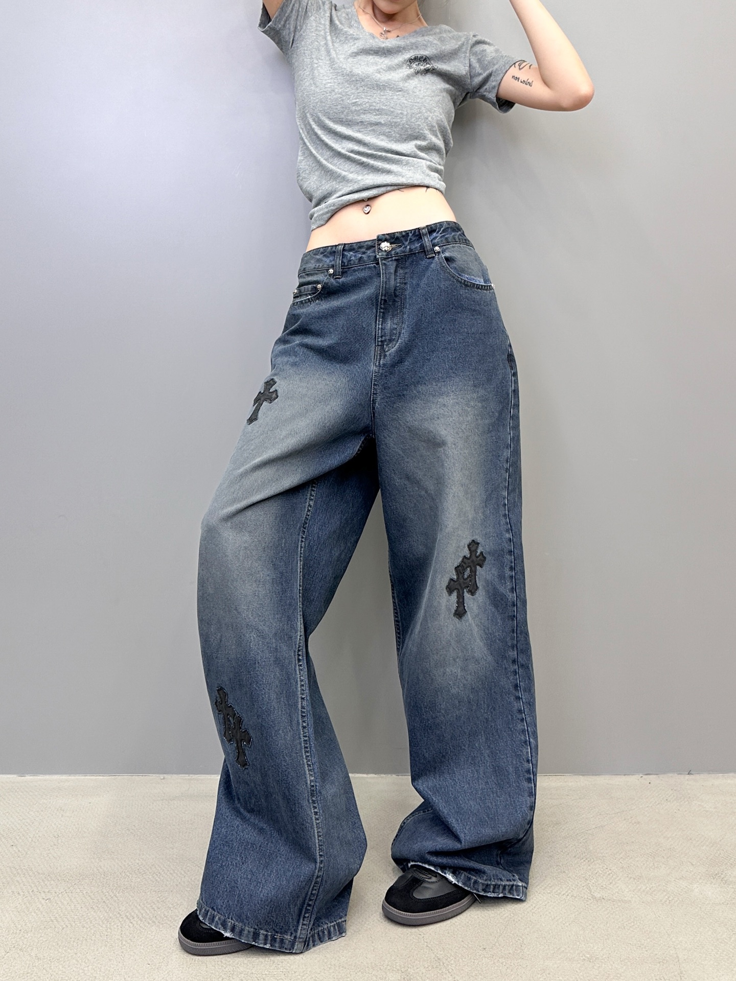 克罗心 ｜ 新款牛仔裤，成衣洗水吊磨工艺加手工车十字标，男女同款，尺码sml