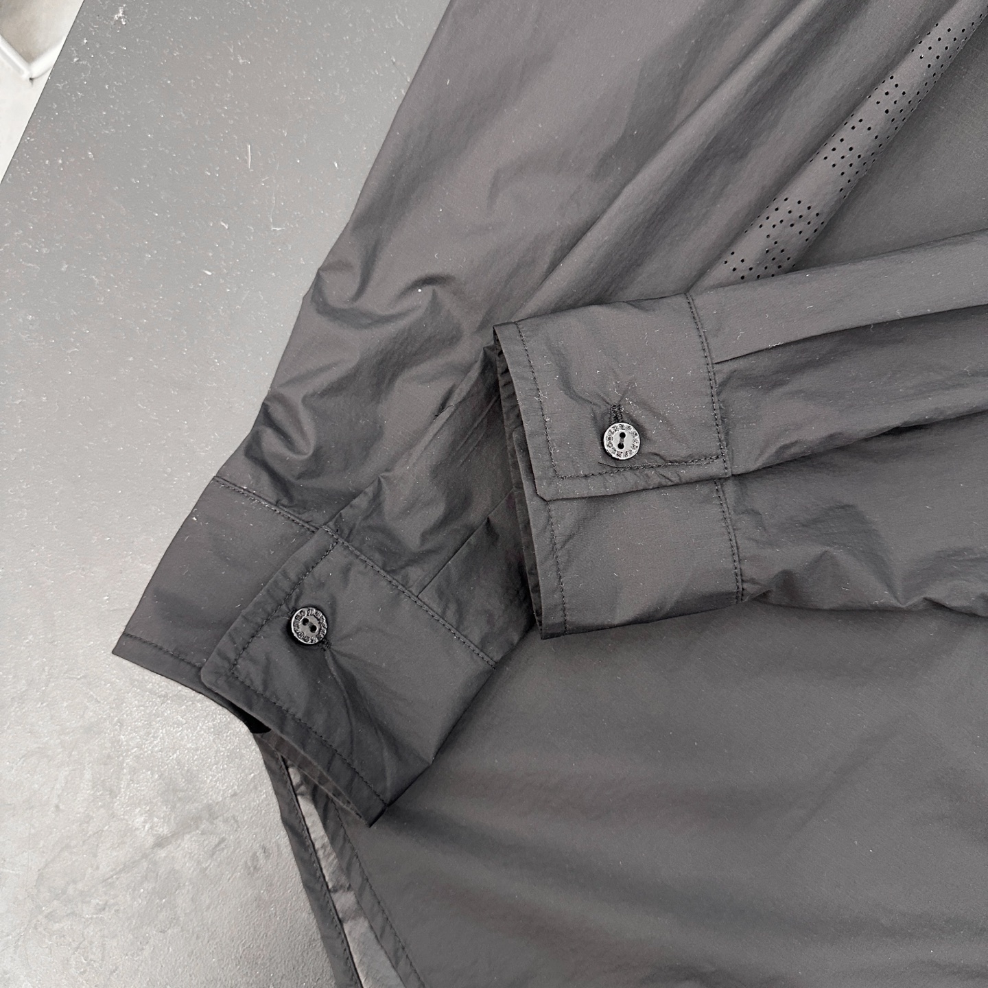 克罗心 ｜ 新款衬衣，全身多处激光冲孔工艺，进口特殊尼龙面料，男女同款，尺码sml