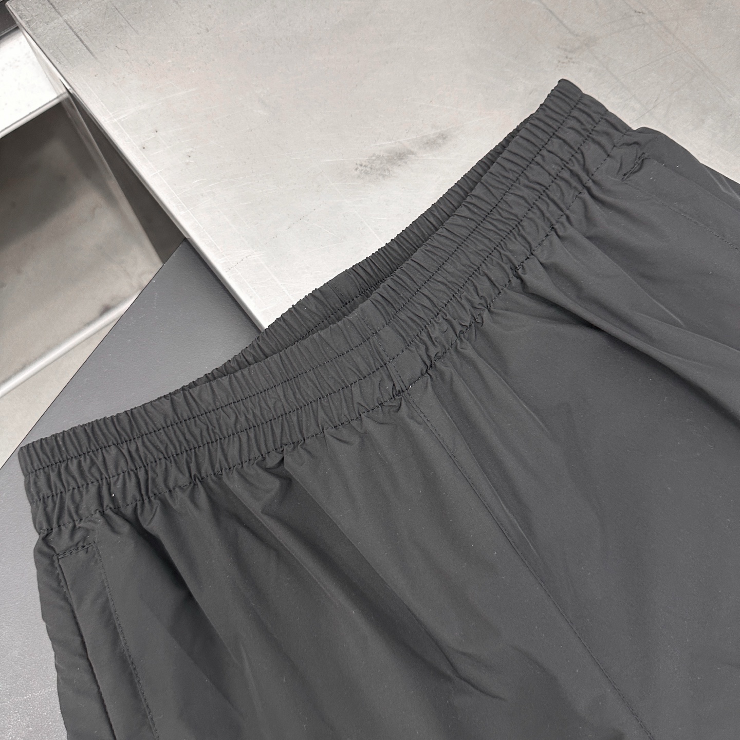  克罗心 ｜ 新款休闲裤，大身激光冲孔工艺，休闲时尚，男女同款，尺码sml