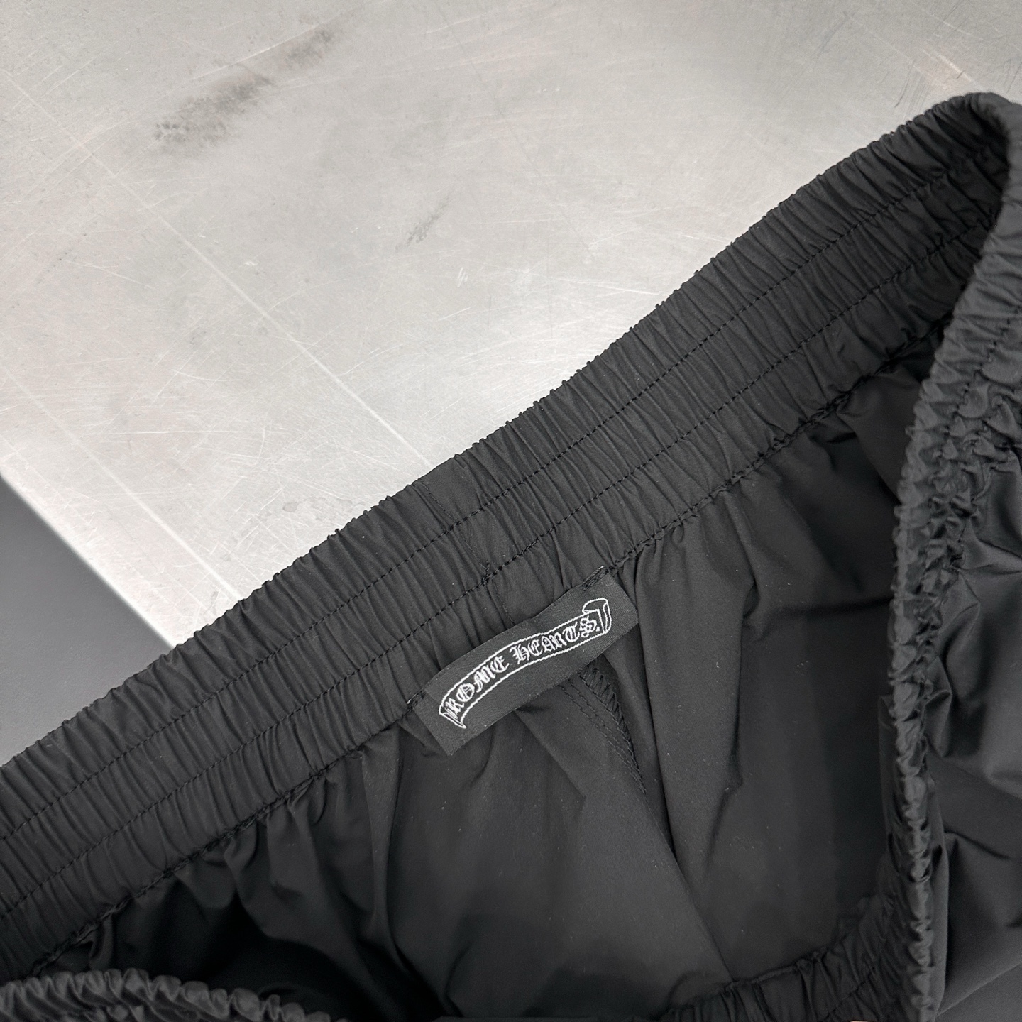  克罗心 ｜ 新款休闲裤，大身激光冲孔工艺，休闲时尚，男女同款，尺码sml