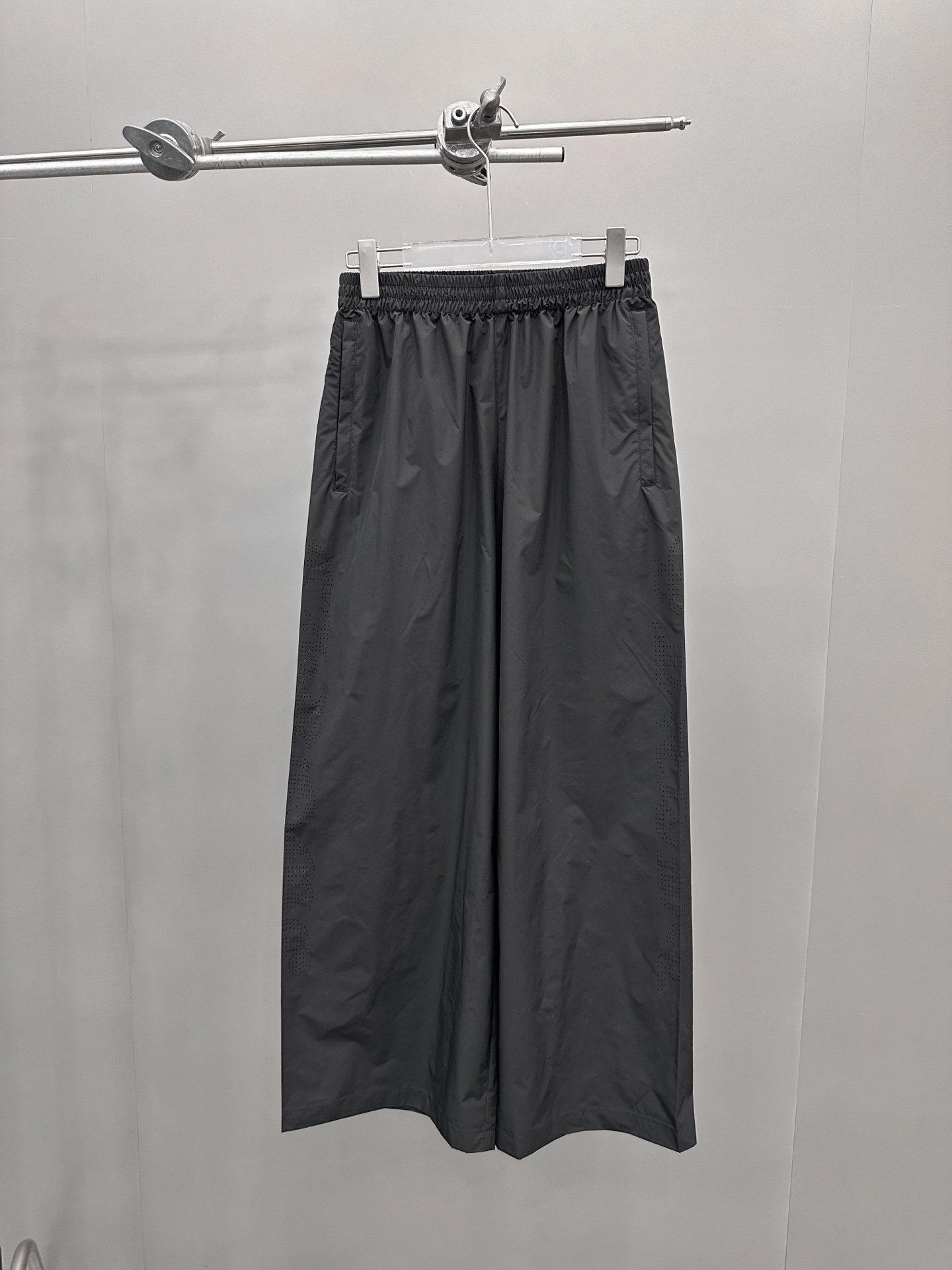  克罗心 ｜ 新款休闲裤，大身激光冲孔工艺，休闲时尚，男女同款，尺码sml