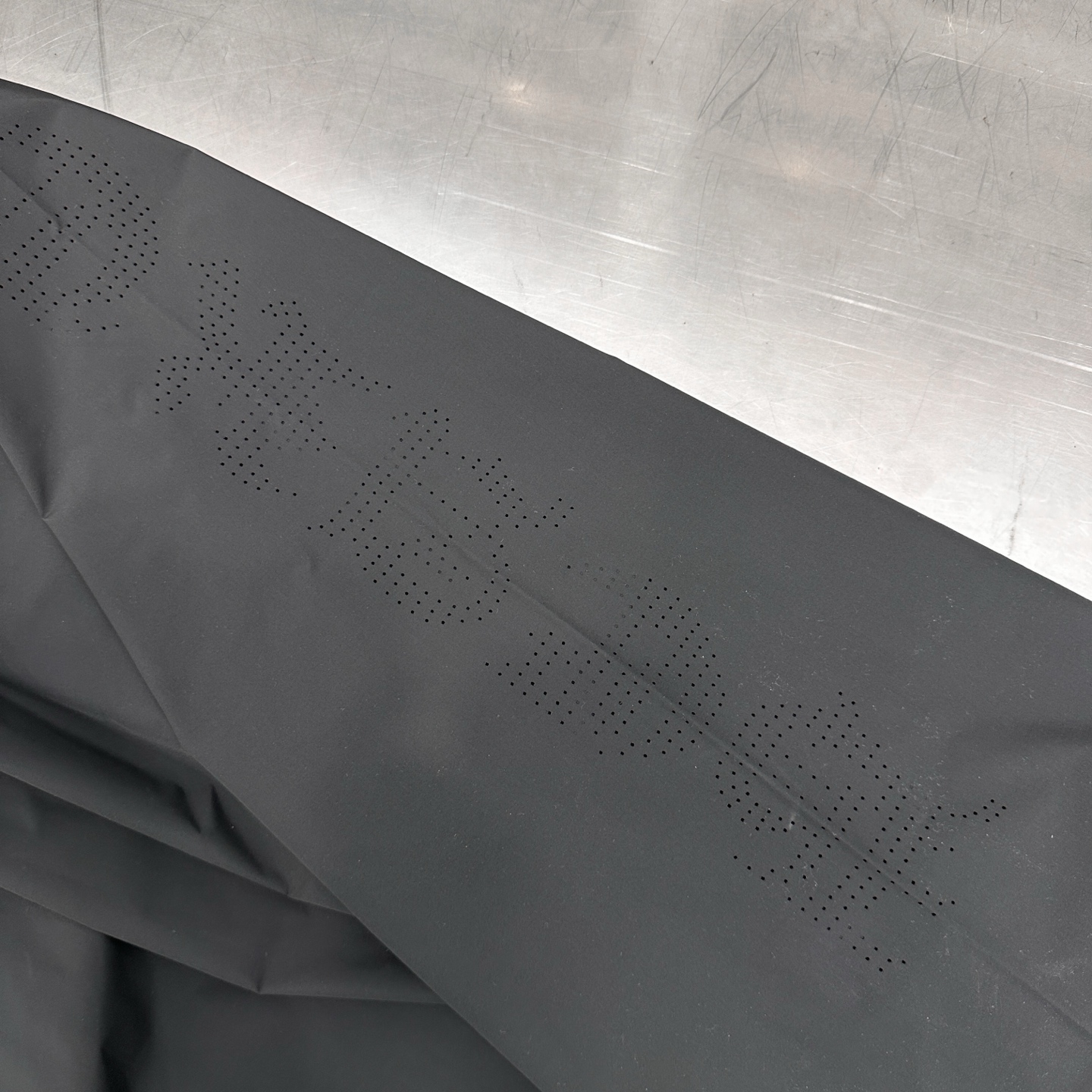  克罗心 ｜ 新款休闲裤，大身激光冲孔工艺，休闲时尚，男女同款，尺码sml