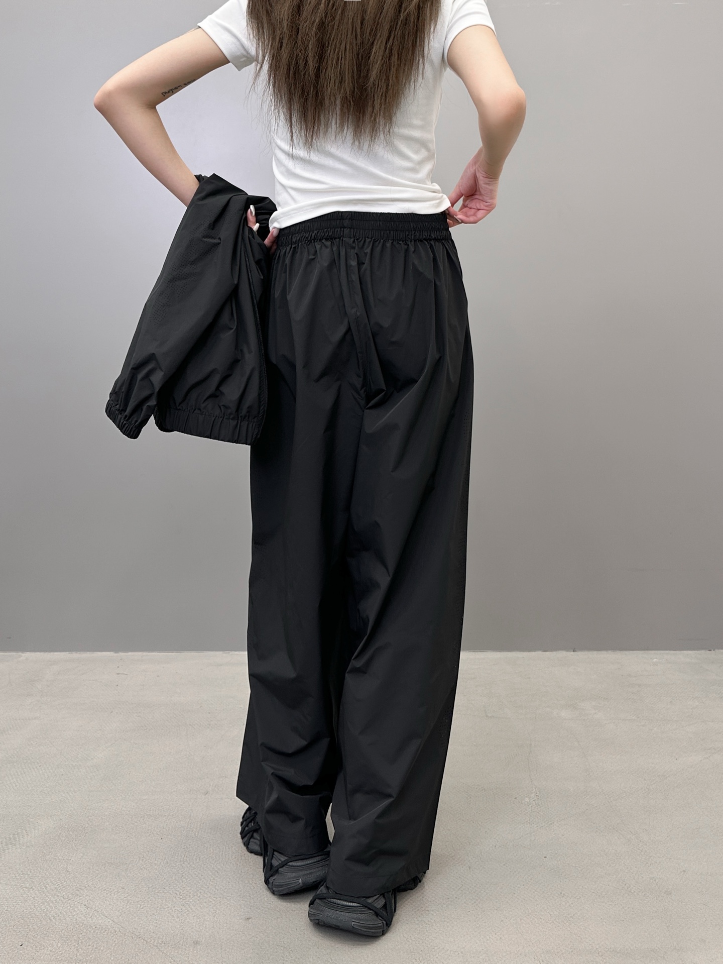  克罗心 ｜ 新款休闲裤，大身激光冲孔工艺，休闲时尚，男女同款，尺码sml