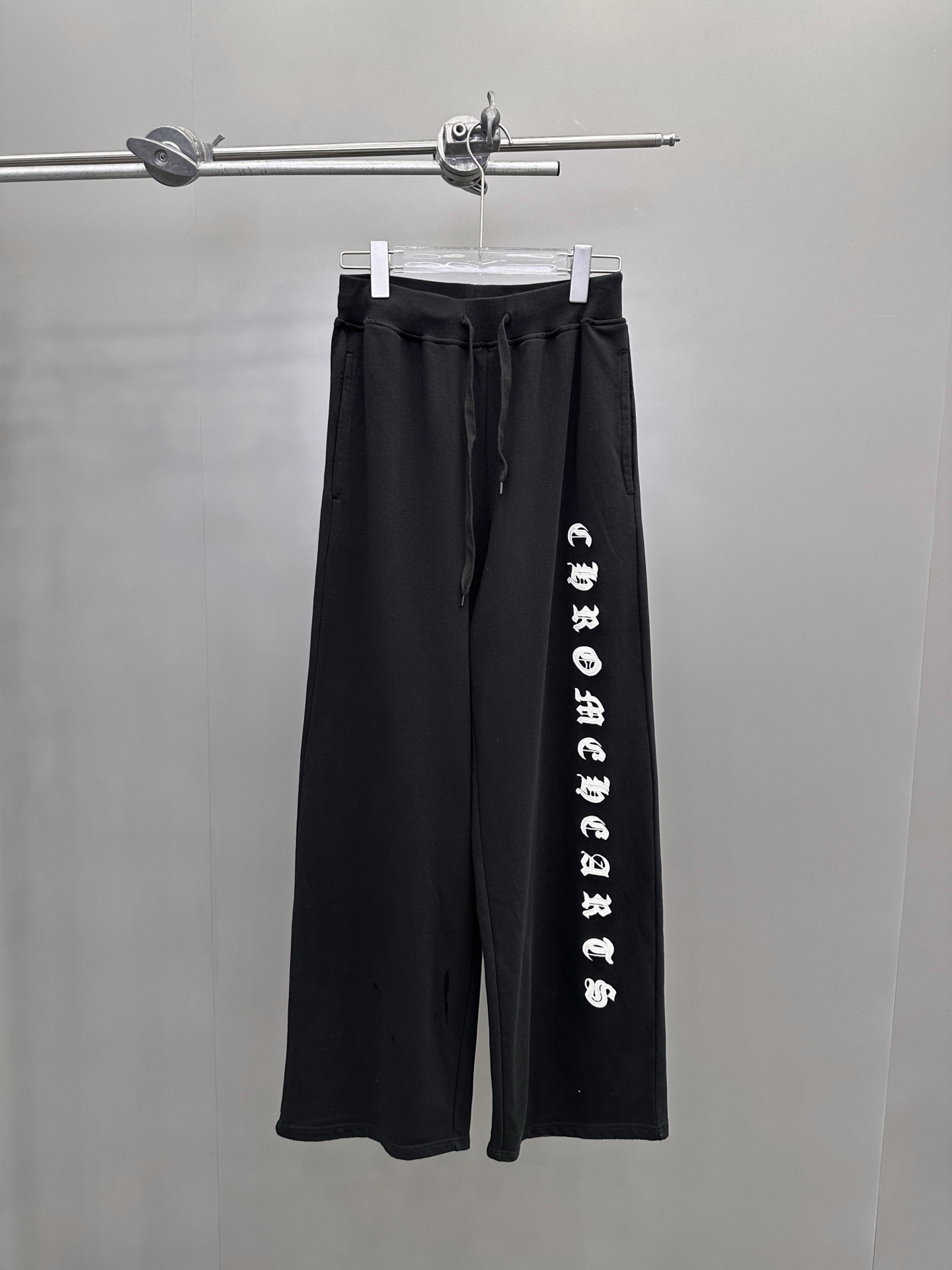  克罗心 ｜ 新款休闲卫裤，成衣洗水吊磨工艺加贴布绣花，100%棉，男女同款，尺码sml