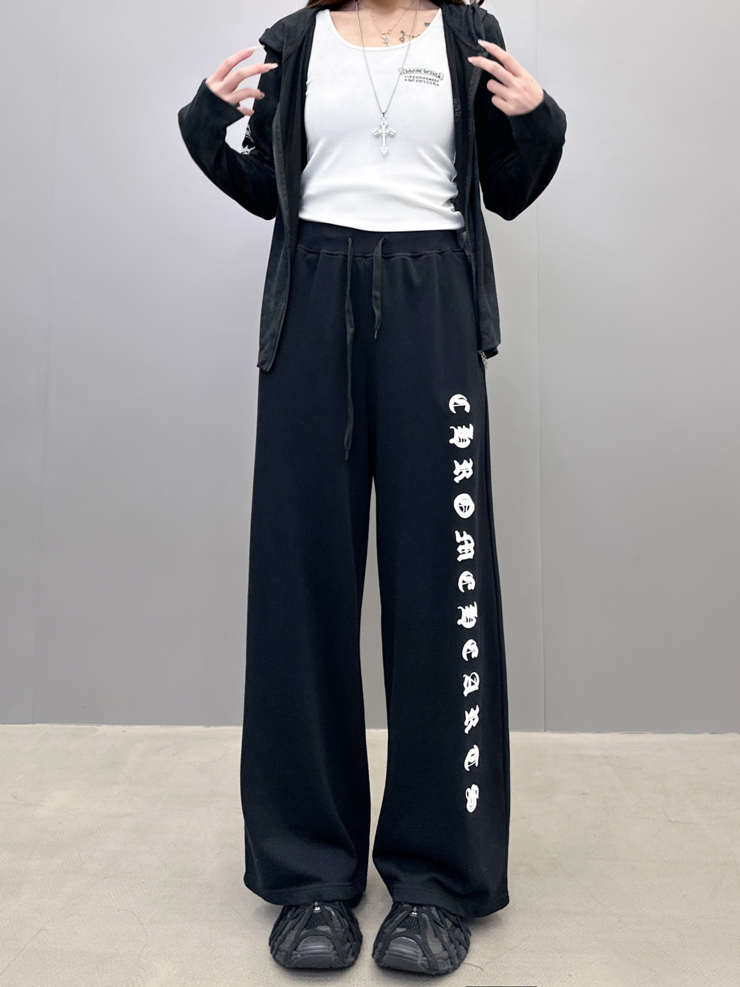  克罗心 ｜ 新款休闲卫裤，成衣洗水吊磨工艺加贴布绣花，100%棉，男女同款，尺码sml