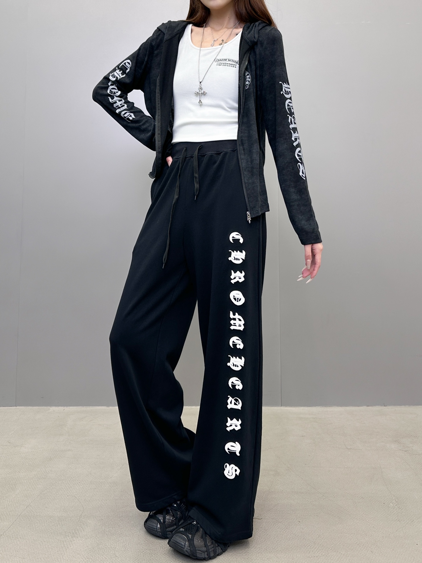  克罗心 ｜ 新款休闲卫裤，成衣洗水吊磨工艺加贴布绣花，100%棉，男女同款，尺码sml