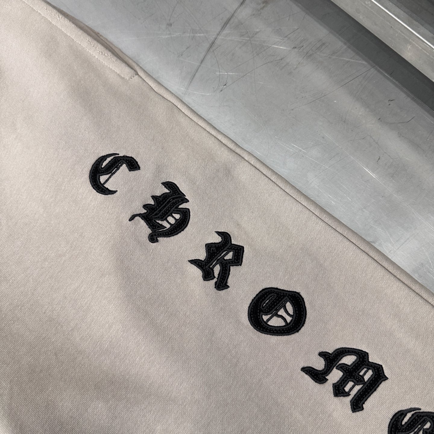  克罗心 ｜ 新款休闲卫裤，成衣洗水吊磨工艺加贴布绣花，100%棉，男女同款，尺码sml