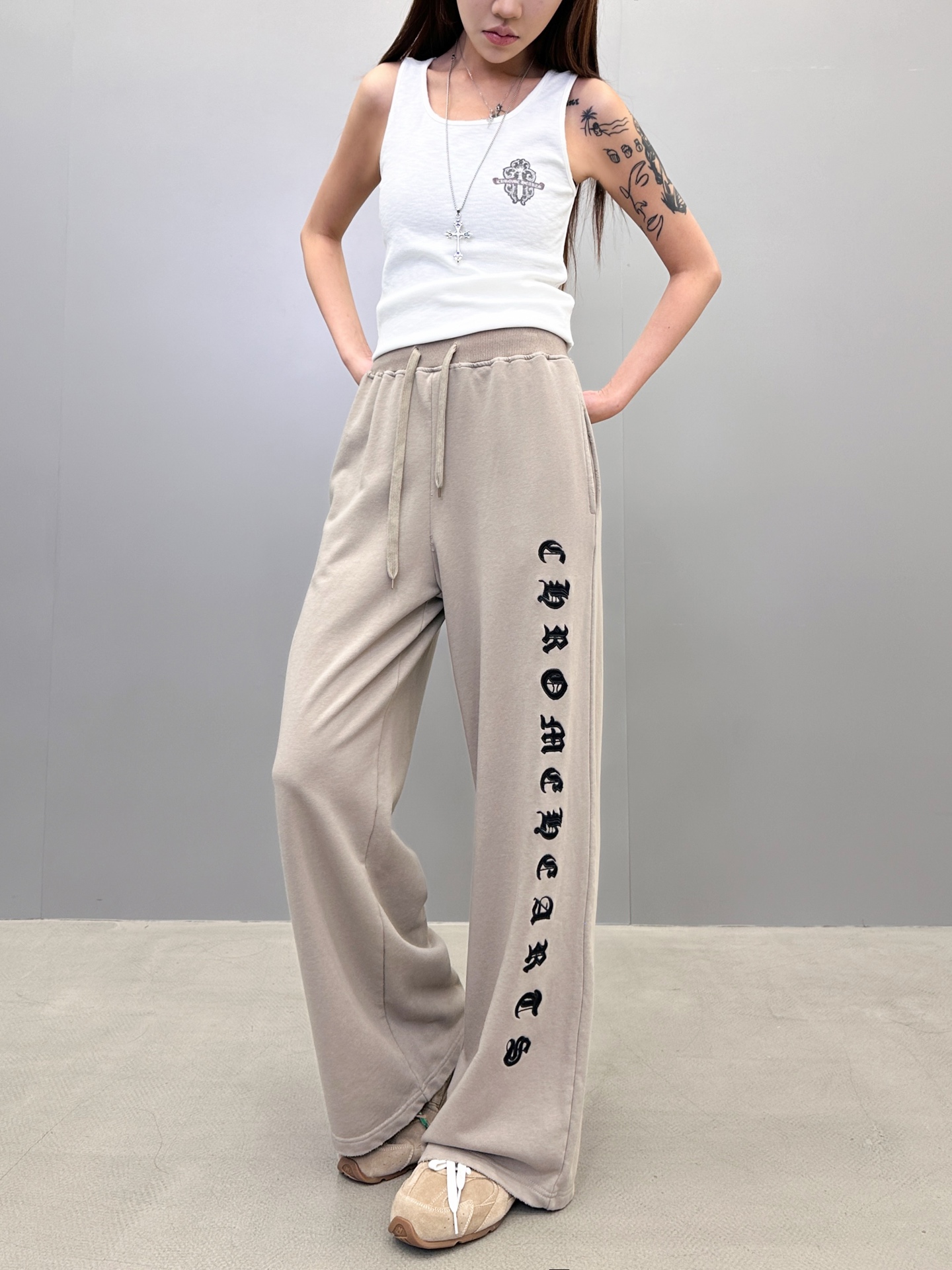  克罗心 ｜ 新款休闲卫裤，成衣洗水吊磨工艺加贴布绣花，100%棉，男女同款，尺码sml