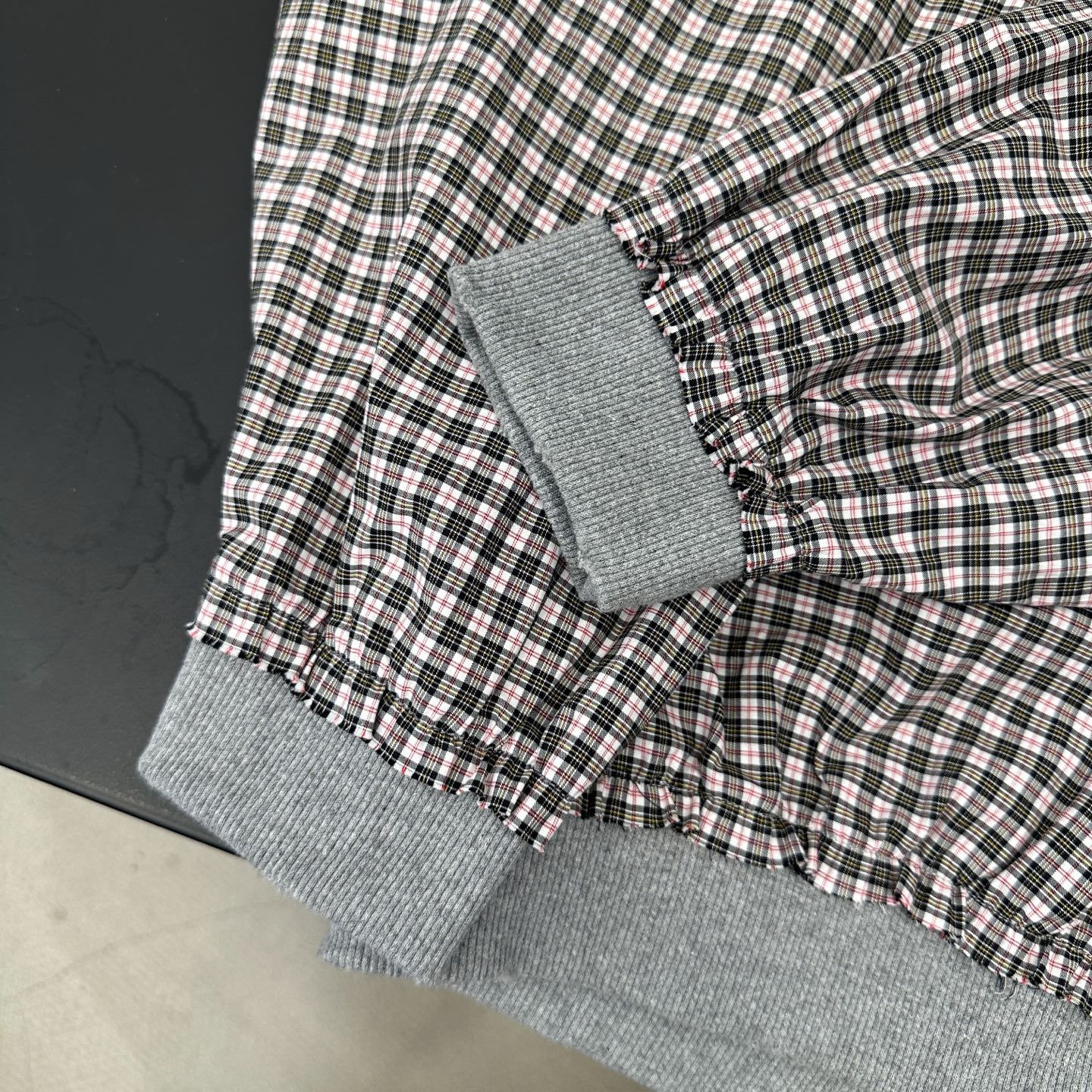  巴黎 ｜ 新款开衫，成衣洗水吊磨工艺加针织梭织拼接，经典刺绣标，男女同款，尺码sml