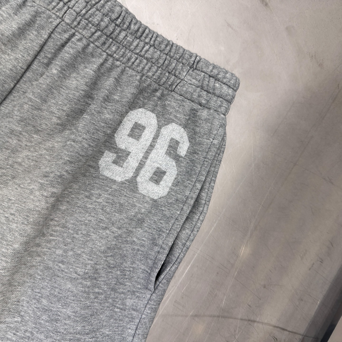 Acne ｜ 新款卫裤，成衣洗水喷色工艺加前后印花，100%棉，男女同款，尺码sml