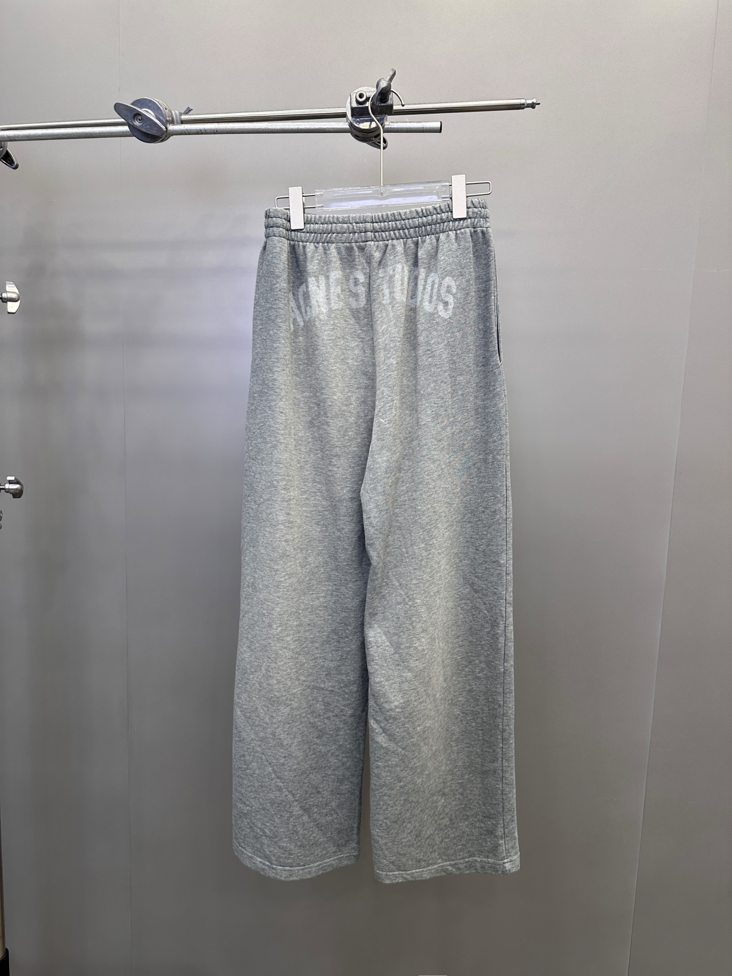 Acne ｜ 新款卫裤，成衣洗水喷色工艺加前后印花，100%棉，男女同款，尺码sml