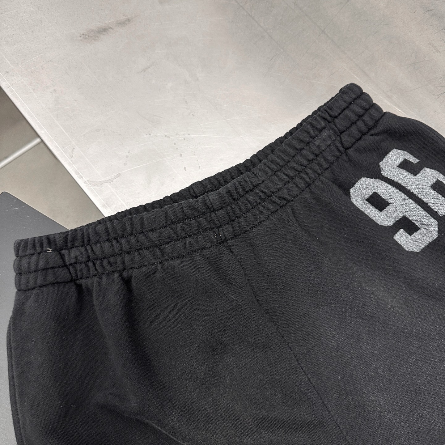 Acne ｜ 新款卫裤，成衣洗水喷色工艺加前后印花，100%棉，男女同款，尺码sml