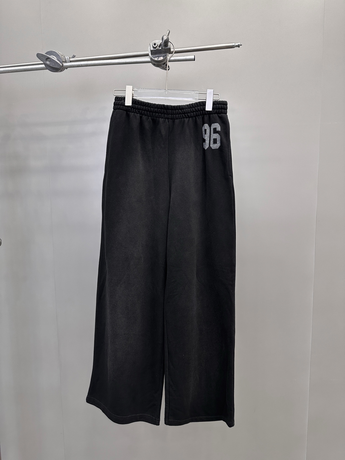 Acne ｜ 新款卫裤，成衣洗水喷色工艺加前后印花，100%棉，男女同款，尺码sml