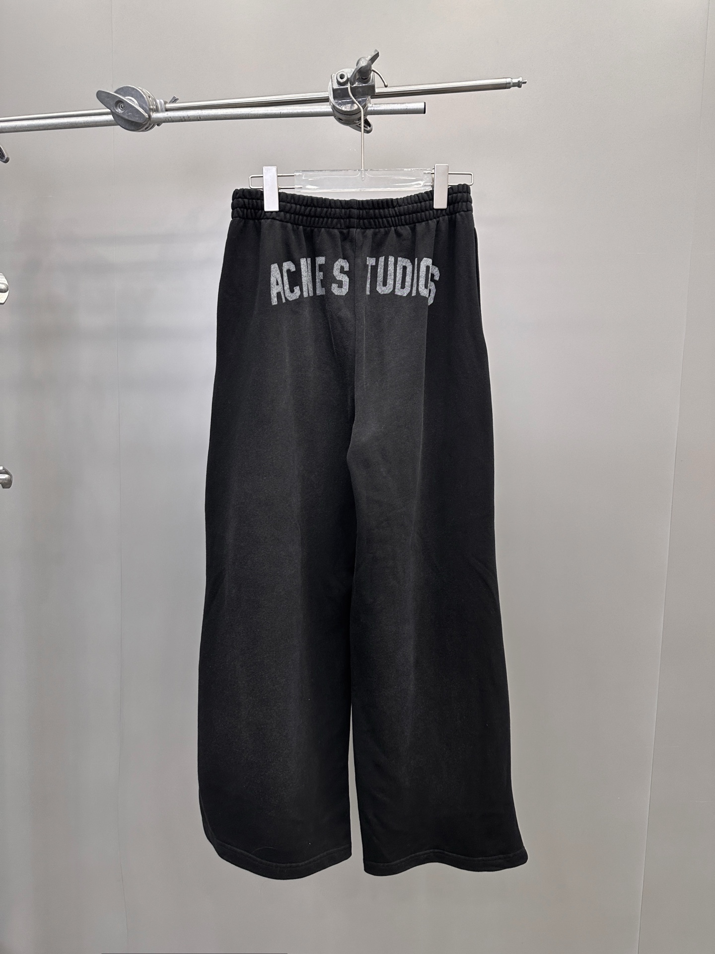 Acne ｜ 新款卫裤，成衣洗水喷色工艺加前后印花，100%棉，男女同款，尺码sml