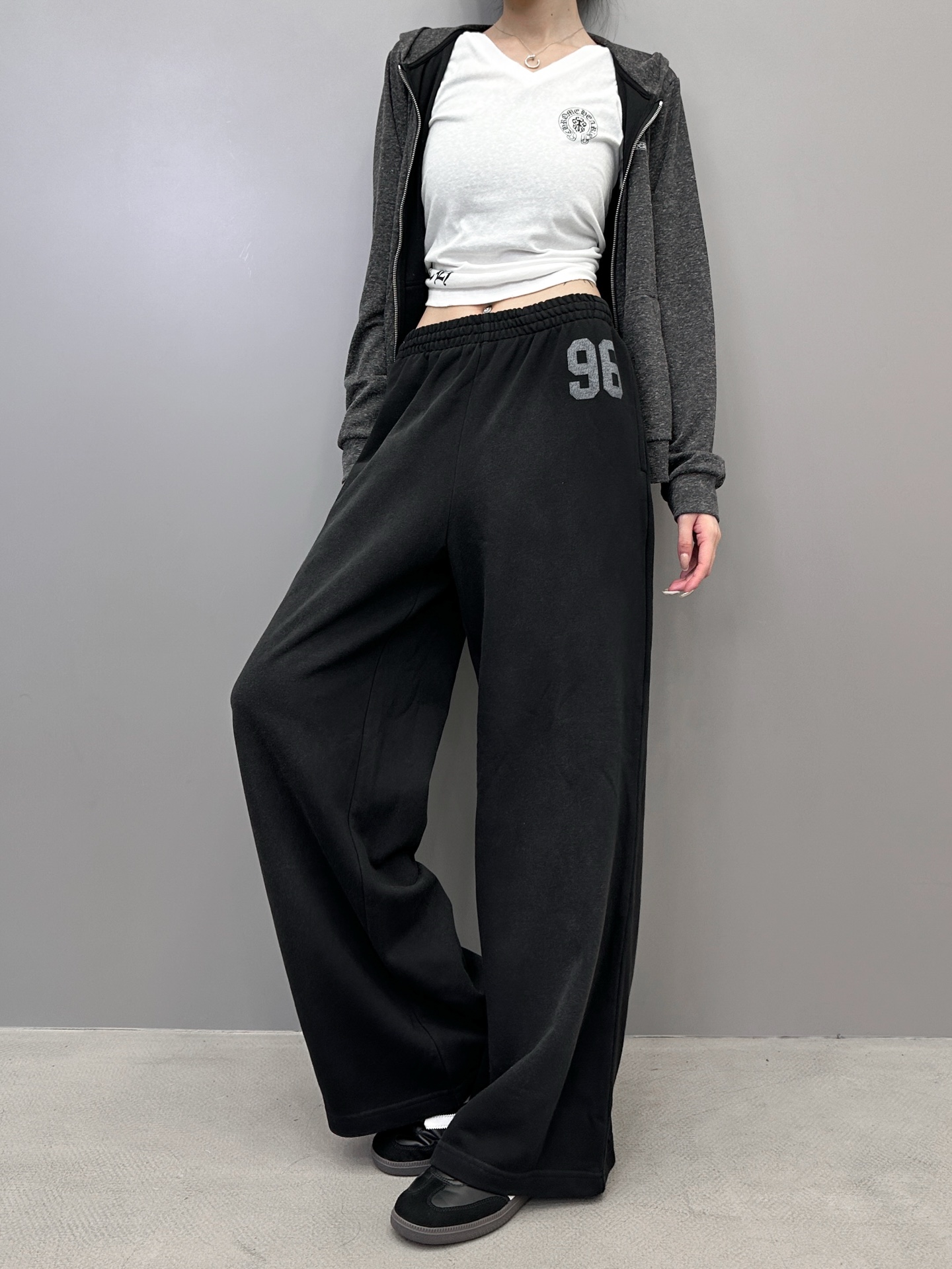 Acne ｜ 新款卫裤，成衣洗水喷色工艺加前后印花，100%棉，男女同款，尺码sml