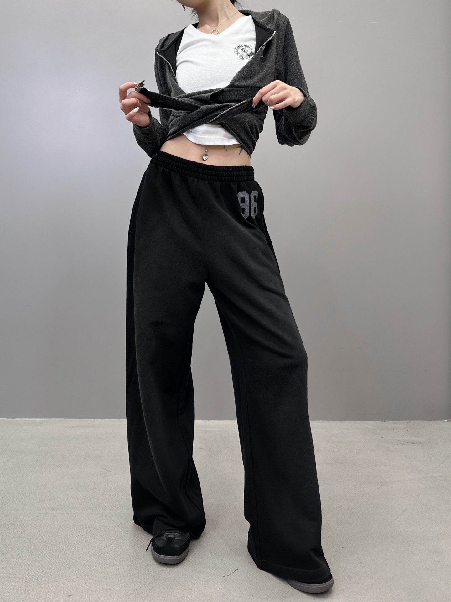 Acne ｜ 新款卫裤，成衣洗水喷色工艺加前后印花，100%棉，男女同款，尺码sml