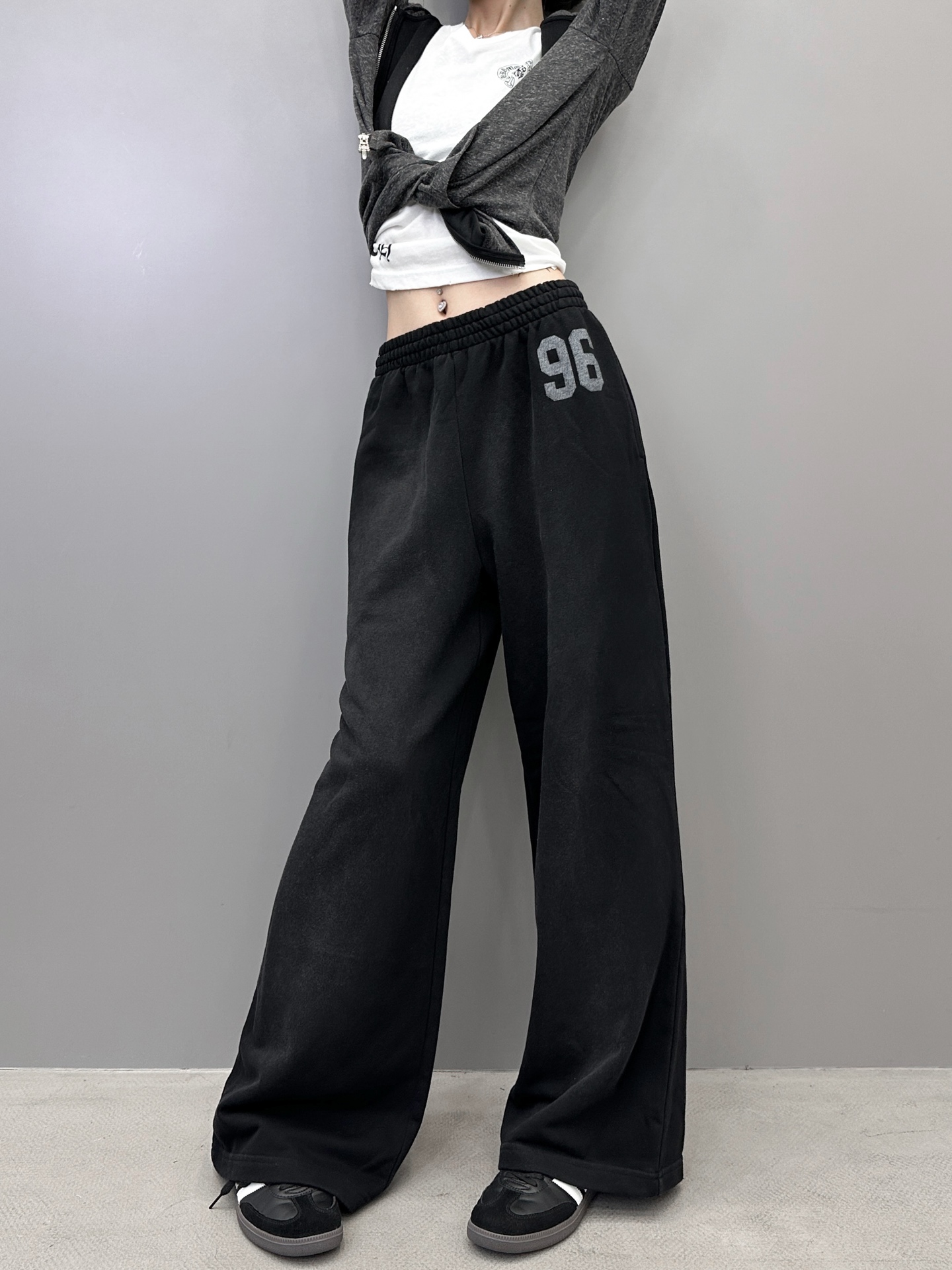 Acne ｜ 新款卫裤，成衣洗水喷色工艺加前后印花，100%棉，男女同款，尺码sml