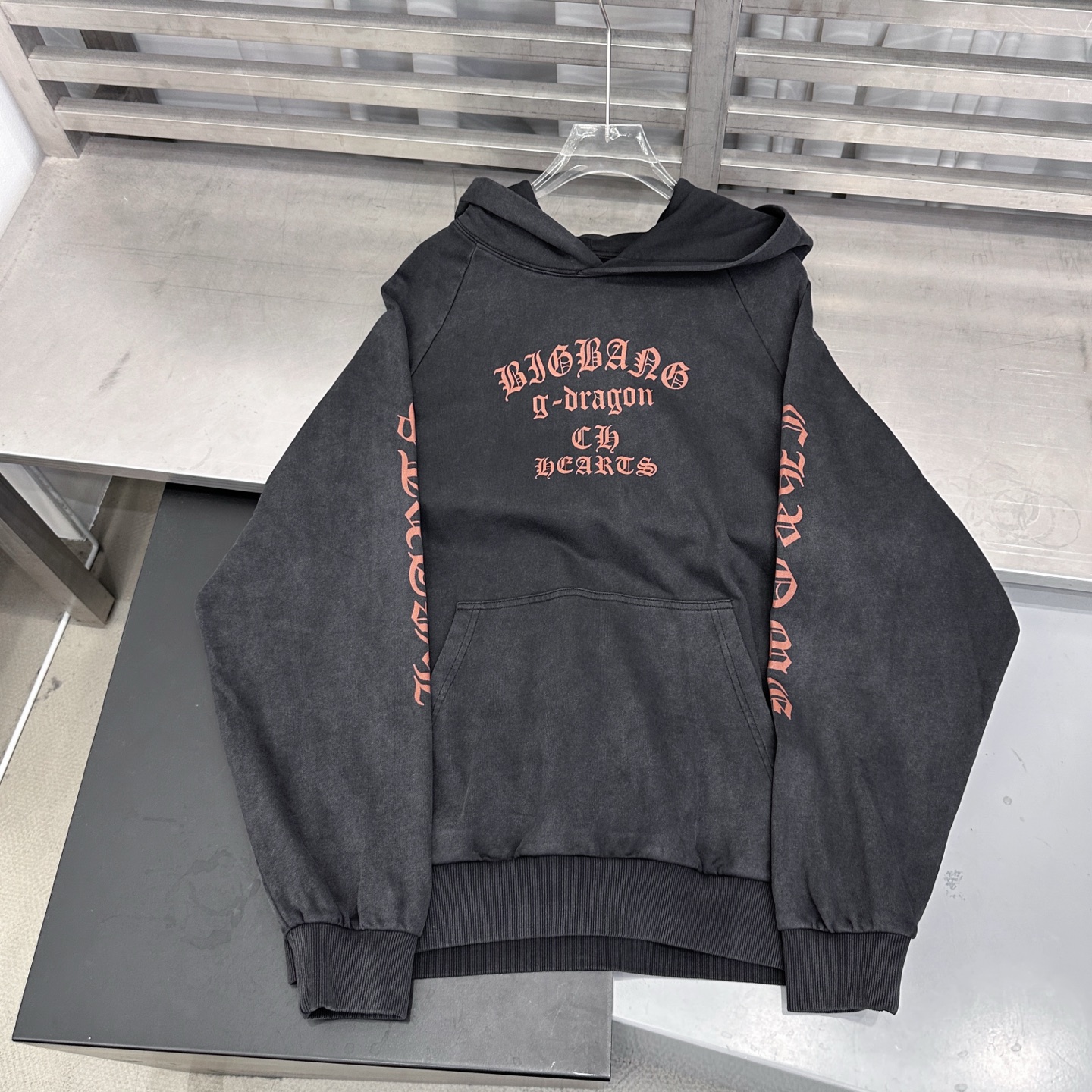 克罗心 ｜ 新款连帽卫衣，成衣洗水炒色工艺加多处印花，男女同款，尺码sml