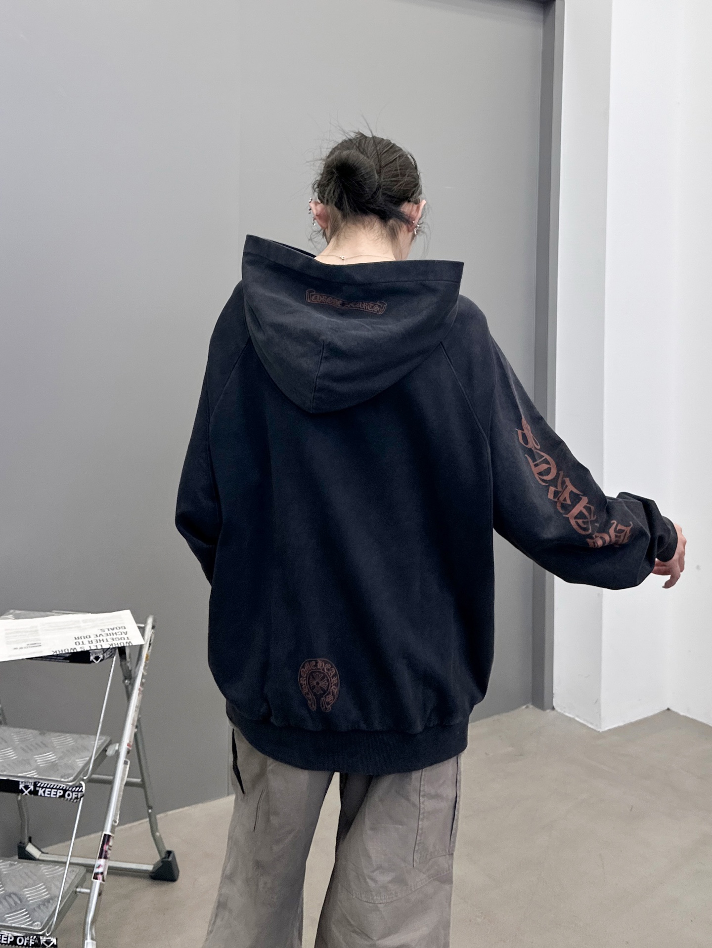 克罗心 ｜ 新款连帽卫衣，成衣洗水炒色工艺加多处印花，男女同款，尺码sml