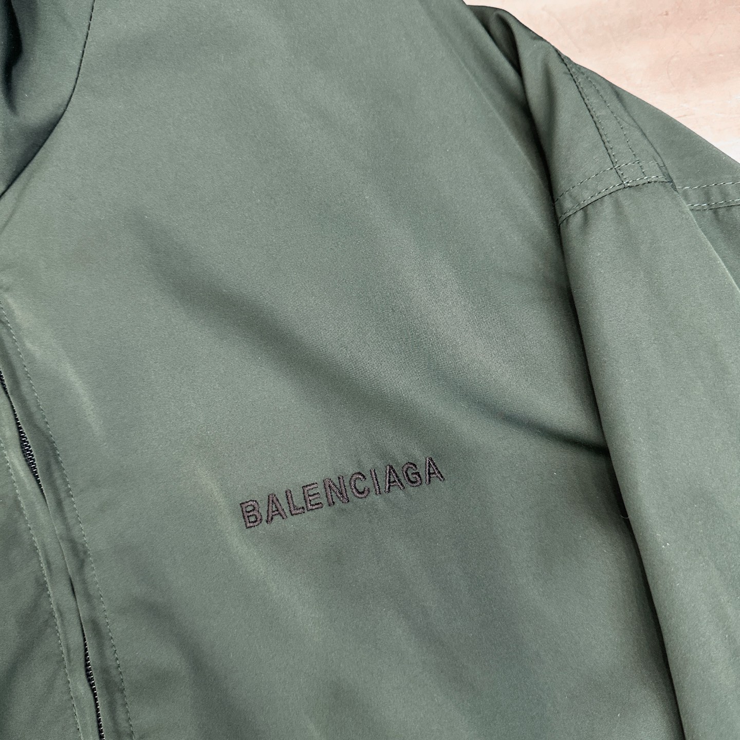 巴黎 ｜ 新款夹克外套，成衣洗水加前后经典刺绣标，休闲时尚，男女同款，尺码sml