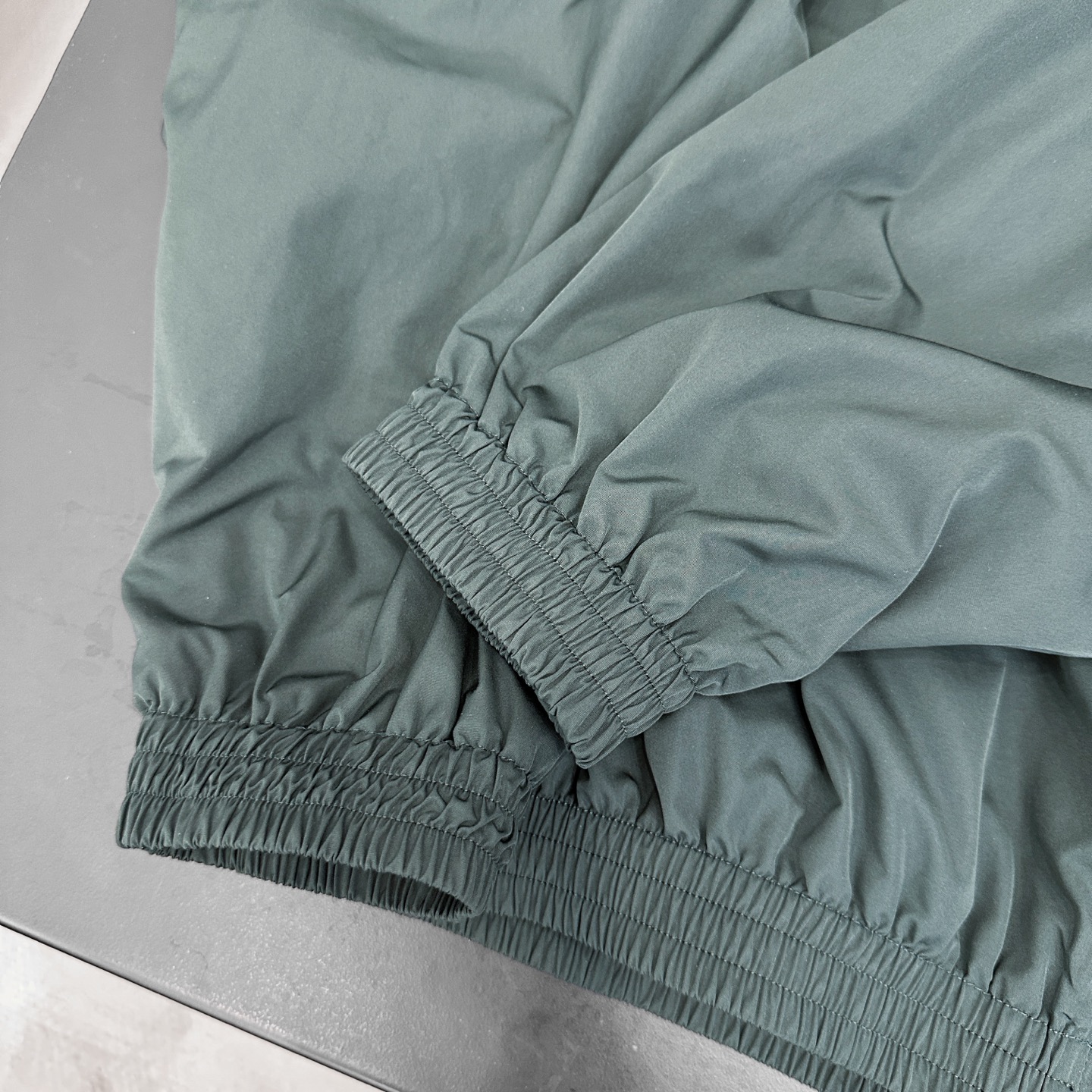 巴黎 ｜ 新款夹克外套，成衣洗水加前后经典刺绣标，休闲时尚，男女同款，尺码sml