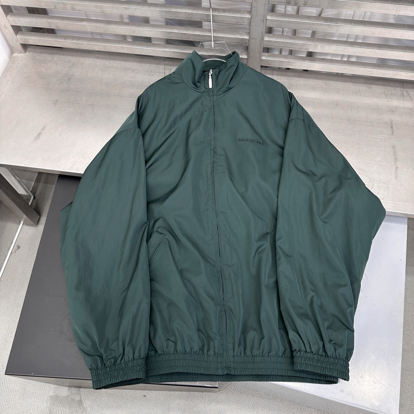 巴黎 ｜ 新款夹克外套，成衣洗水加前后经典刺绣标，休闲时尚，男女同款，尺码sml