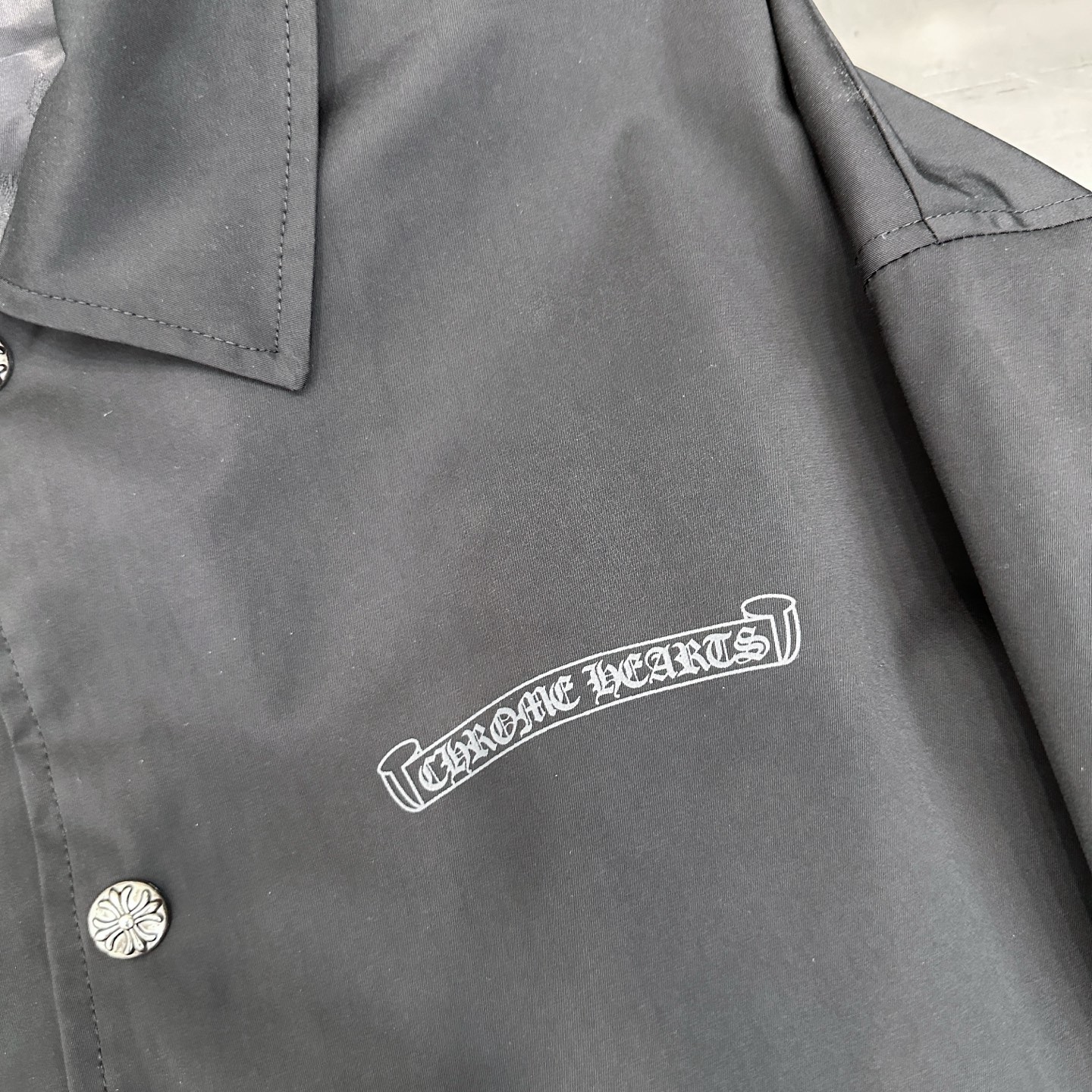 克罗心 ｜ 新款风衣外套，成衣多处印花标，经典五金配饰，时尚休闲，男女同款，尺码sml