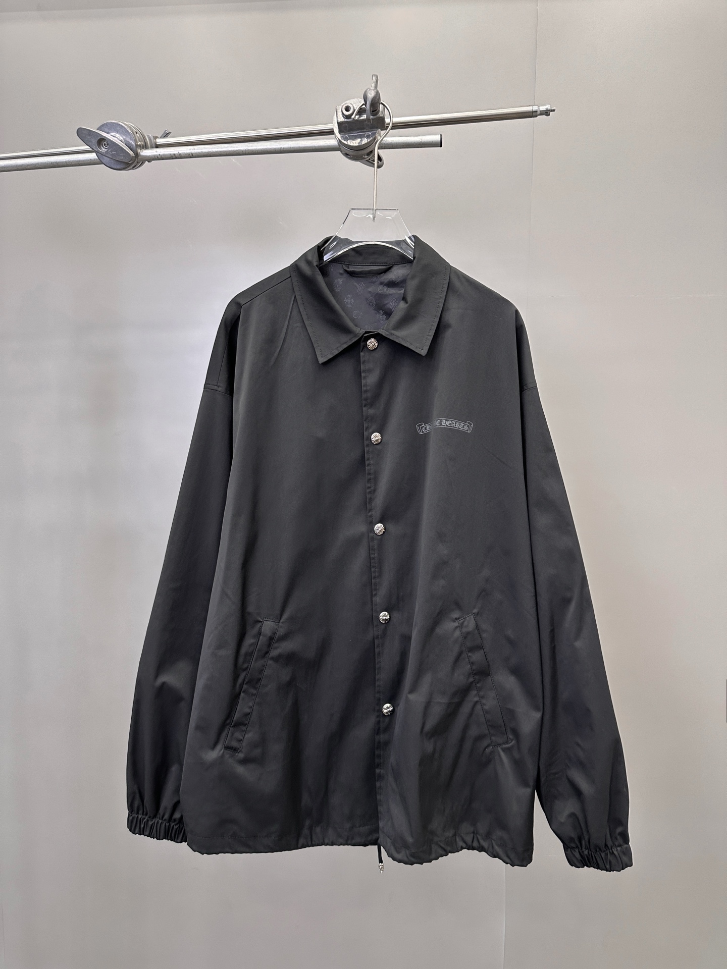 克罗心 ｜ 新款风衣外套，成衣多处印花标，经典五金配饰，时尚休闲，男女同款，尺码sml