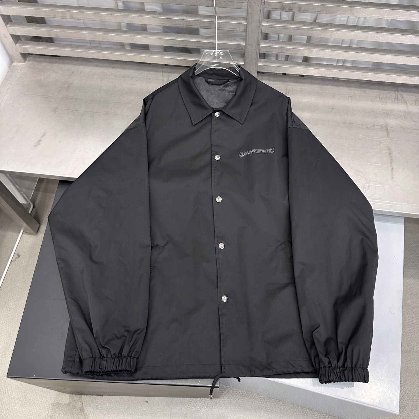 克罗心 ｜ 新款风衣外套，成衣多处印花标，经典五金配饰，时尚休闲，男女同款，尺码sml