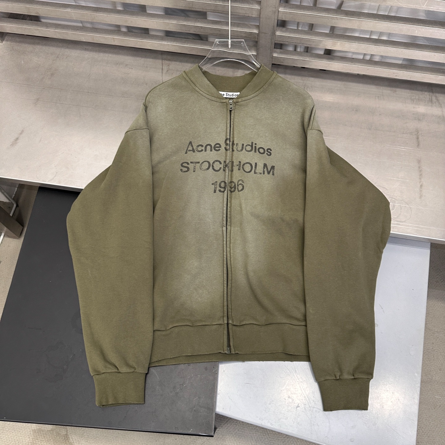 Acne ｜ 新款开衫卫衣，成衣洗水喷色吊磨工艺加对位印花，男女同款，尺码sml