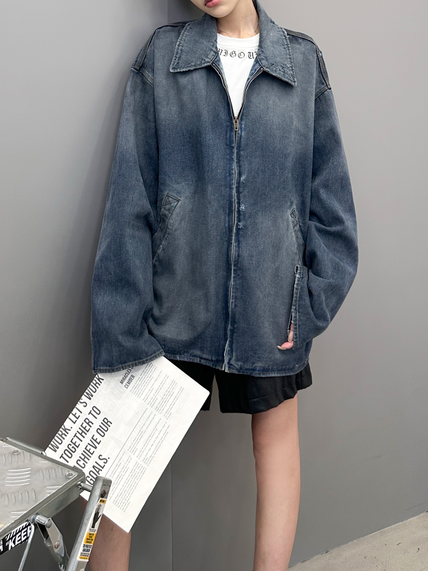 巴黎 ｜ 新款牛仔外套，成衣洗水喷色泥浆加磨破工艺，休闲时尚版型，男女同款，尺码sml