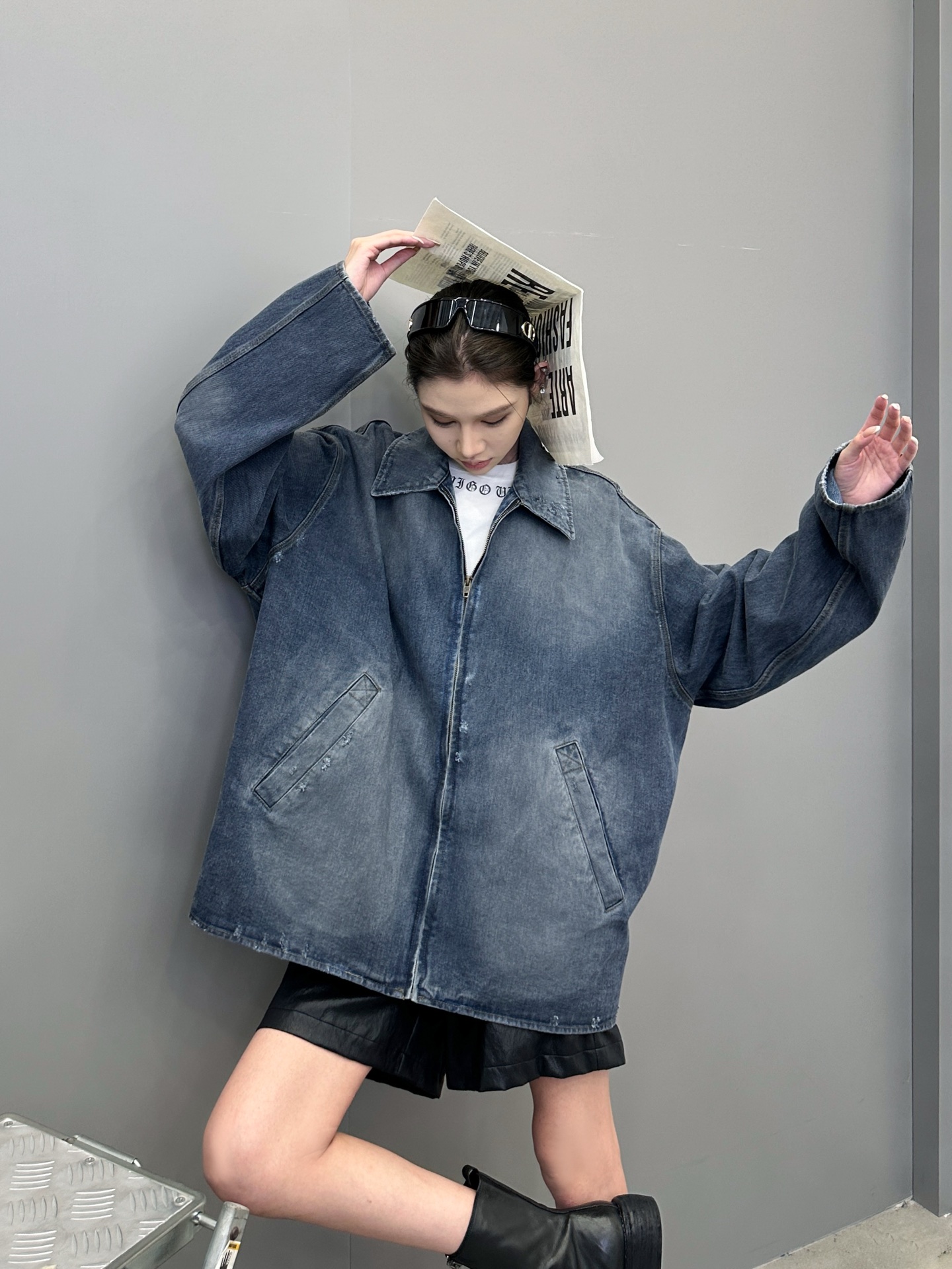 巴黎 ｜ 新款牛仔外套，成衣洗水喷色泥浆加磨破工艺，休闲时尚版型，男女同款，尺码sml