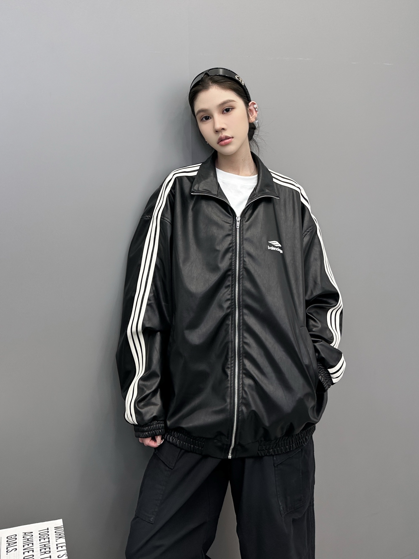 巴黎 ｜ 新款环保皮外套，经典刺绣标，手工车侧杠，进口合成海岛丝pu面料，男女同款，尺码sml