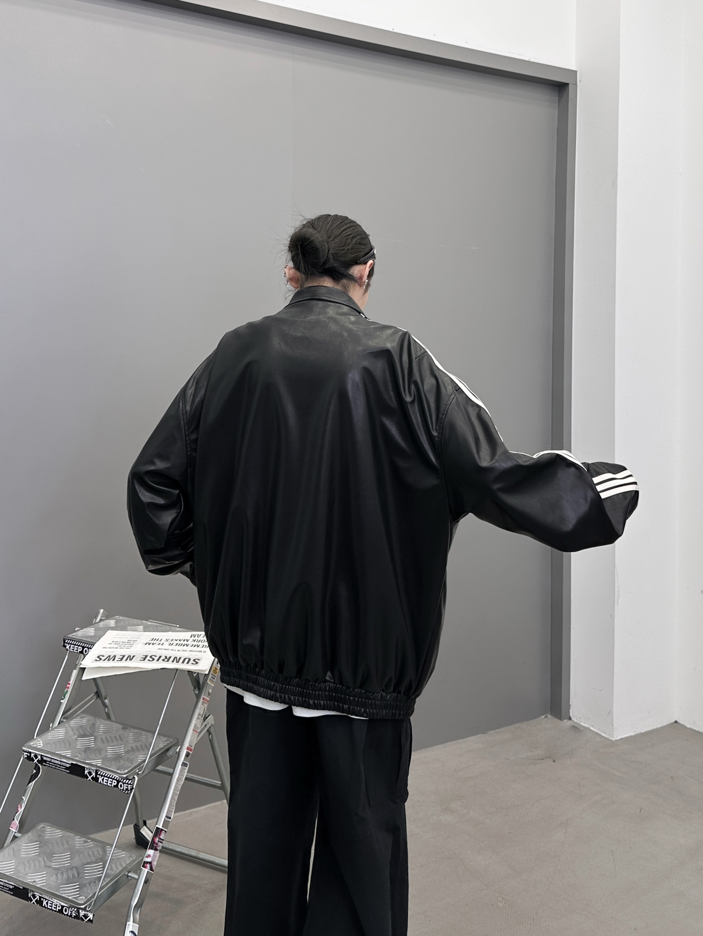 巴黎 ｜ 新款环保皮外套，经典刺绣标，手工车侧杠，进口合成海岛丝pu面料，男女同款，尺码sml