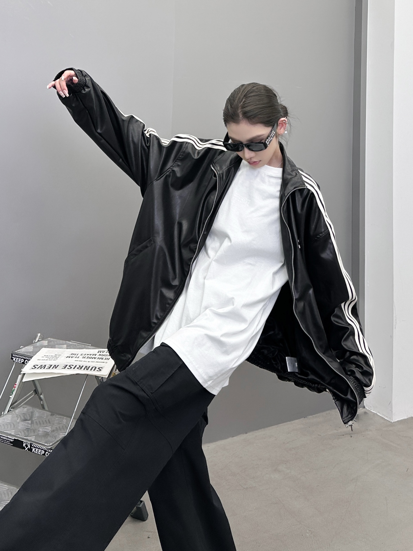 巴黎 ｜ 新款环保皮外套，经典刺绣标，手工车侧杠，进口合成海岛丝pu面料，男女同款，尺码sml