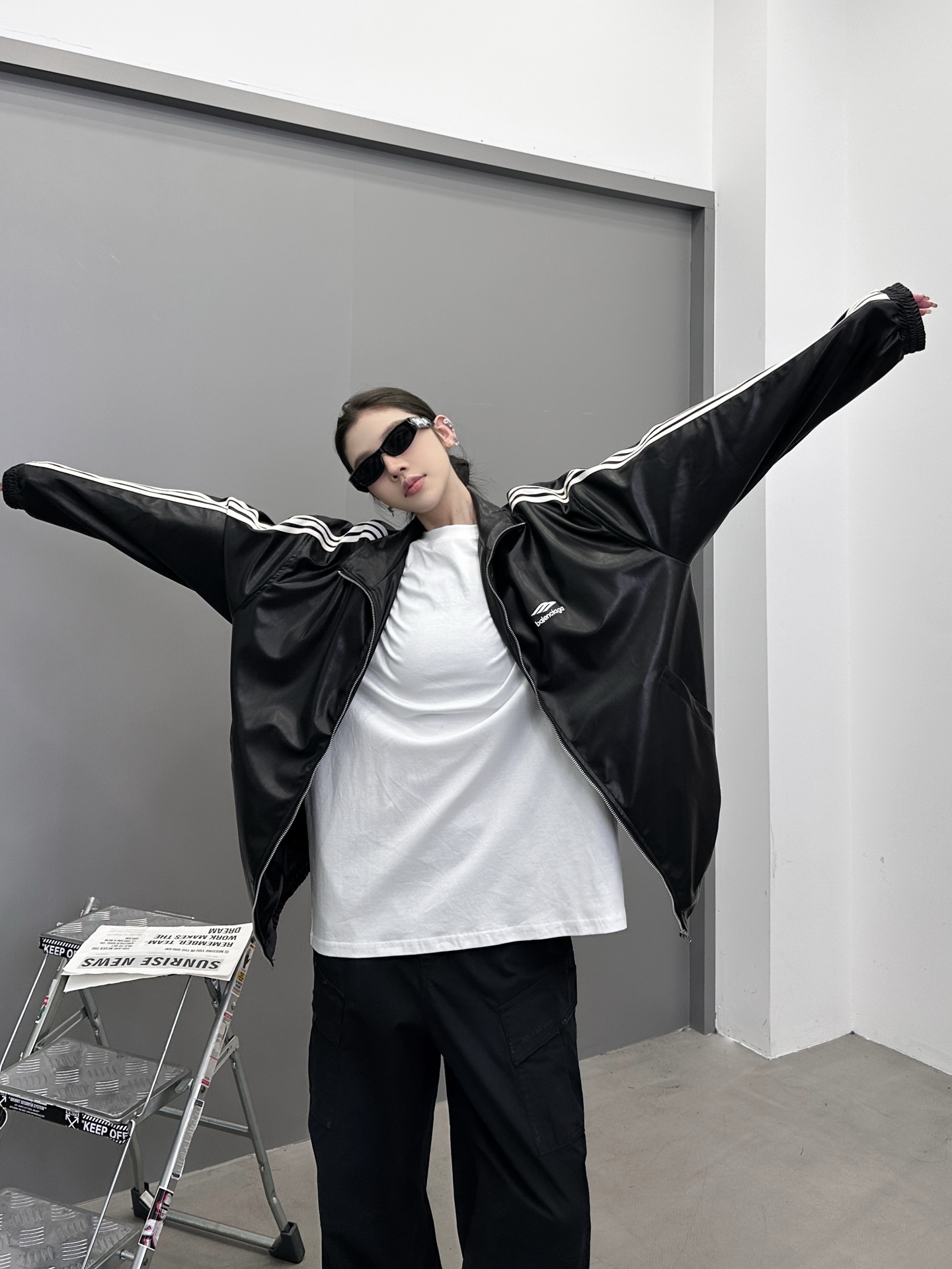 巴黎 ｜ 新款环保皮外套，经典刺绣标，手工车侧杠，进口合成海岛丝pu面料，男女同款，尺码sml