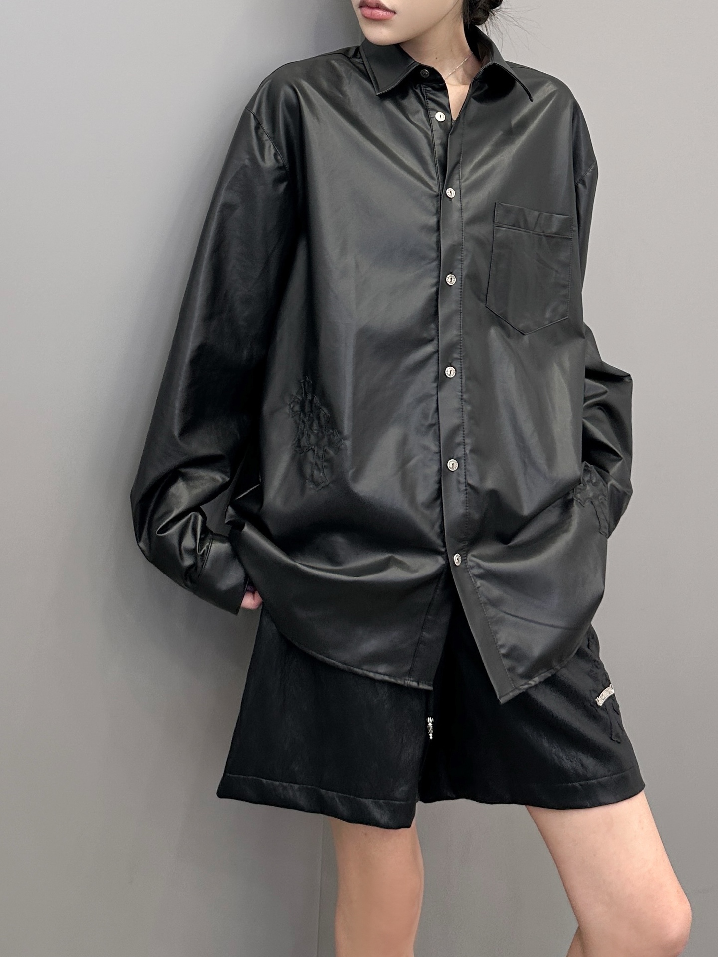 克罗心 ｜ 新款pu外套，领口pu面料加定制里布，手工车十字标工艺，男女同款，尺码sml