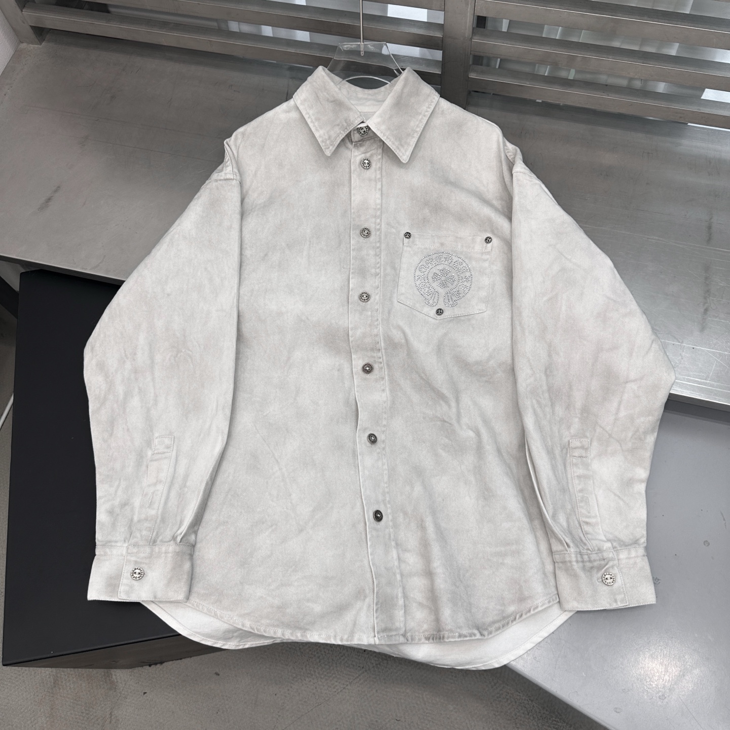 克罗心 ｜ 新款衬衣，成衣洗水喷色烫钻工艺，男女同款，尺码sml