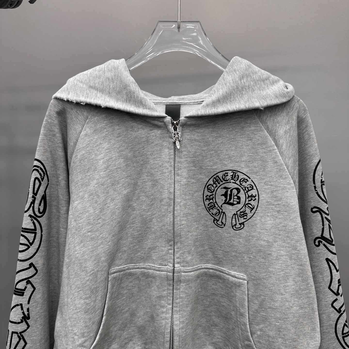 克罗心 ｜ 新款卫衣开衫，成衣洗水喷色吊磨工艺加多处印花，休闲时尚款式，尺码sml